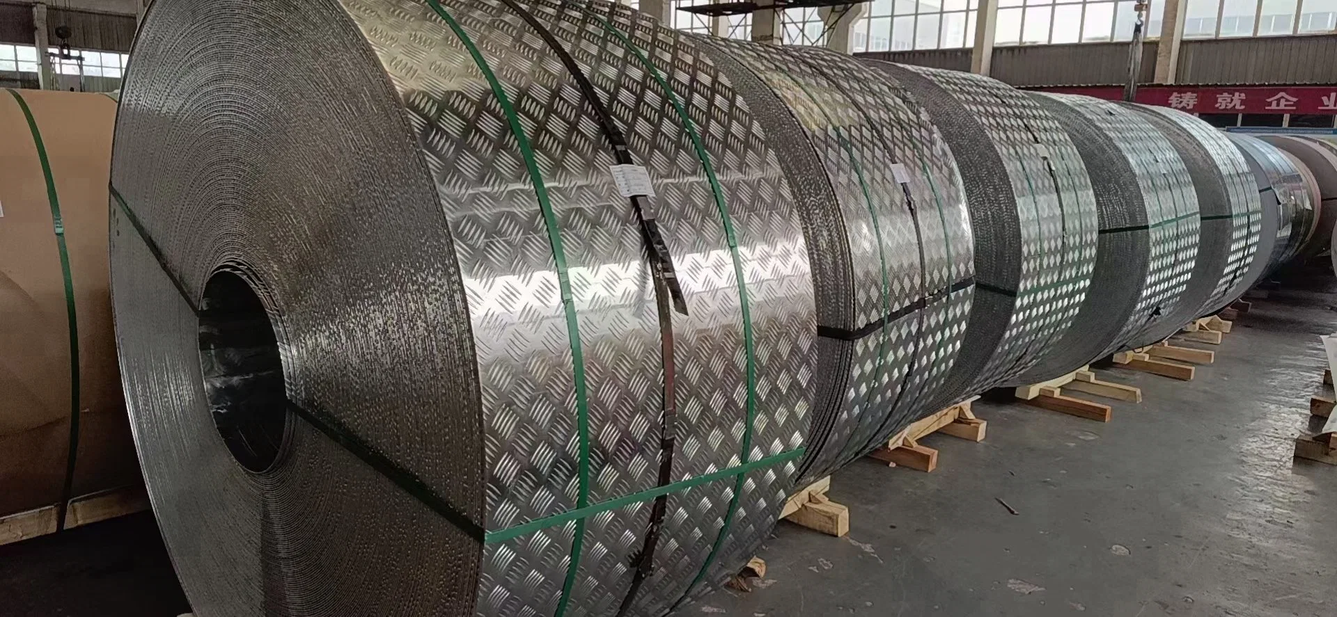 La bobina de aluminio tira de aluminio recubierto de materia prima directa de fábrica de ventaja en el precio Fpd503 5182 5052