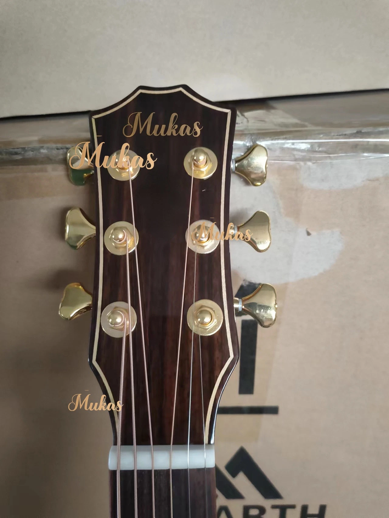 Музыкальная гитара из твердой древесины 40", изготовленная вручную, с полностью закрытым замками Золотой тюнер