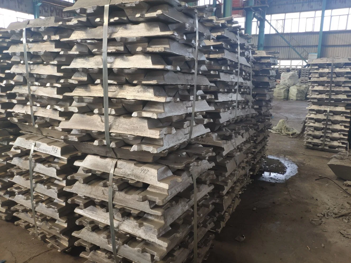 Aluminium-Barren Aluminium Metall Ingot Aluminium Material A7 A8 A9 Metallbarren 99,7% 99,8% 99,9% Aluminium Ingot Preis Hersteller