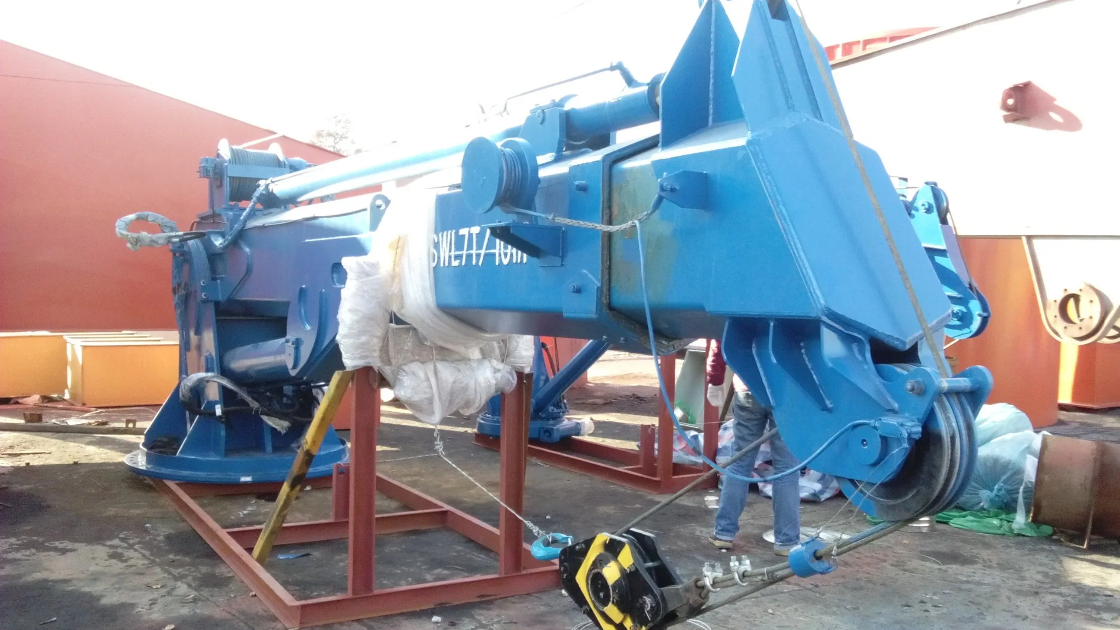 Provision Cargo Handling Hydraulic Telescopic Marine Ship Crane