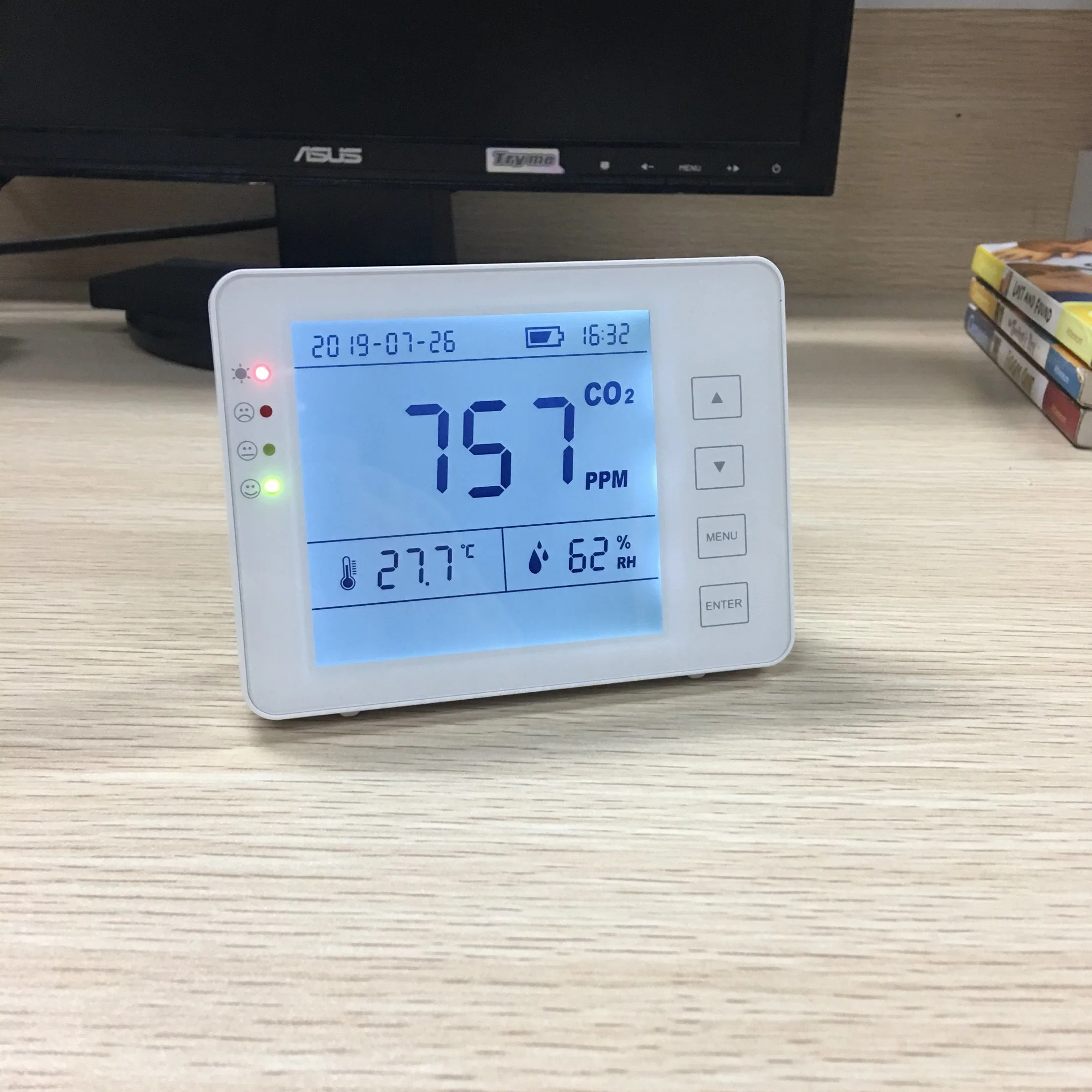 Desktop and Wall Mount Indoor Air Quality CO2 Monitor Powered by USB and Battery