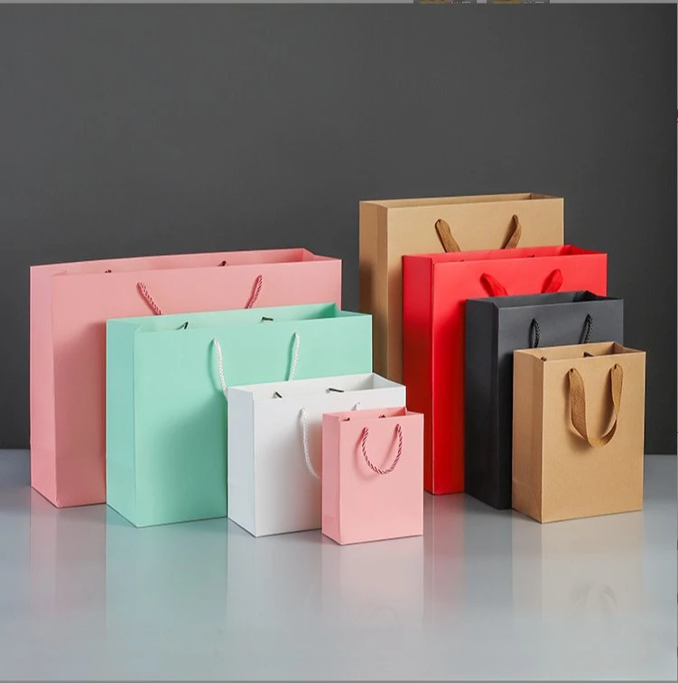 Bolsas de papel de embalaje con logotipo impreso personalizado de cartón blanco marrón Kraft, bolsas de regalo promocionales de lujo marrón reciclado para almacenamiento de arte, artesanía y compras