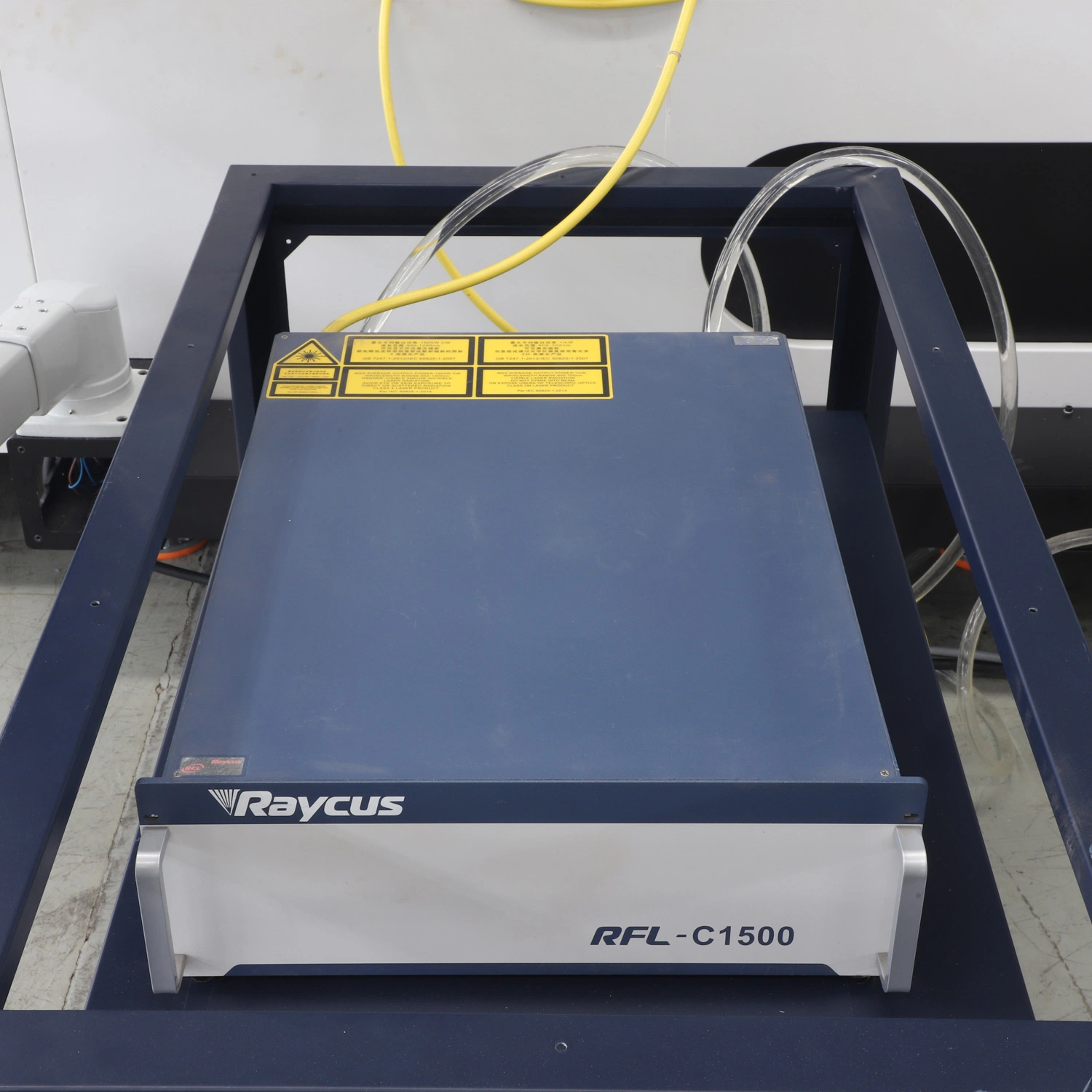 3015 4015 1000W CNC máquina de corte láser de fibra de láser Raycus equipo de gran eficiencia.