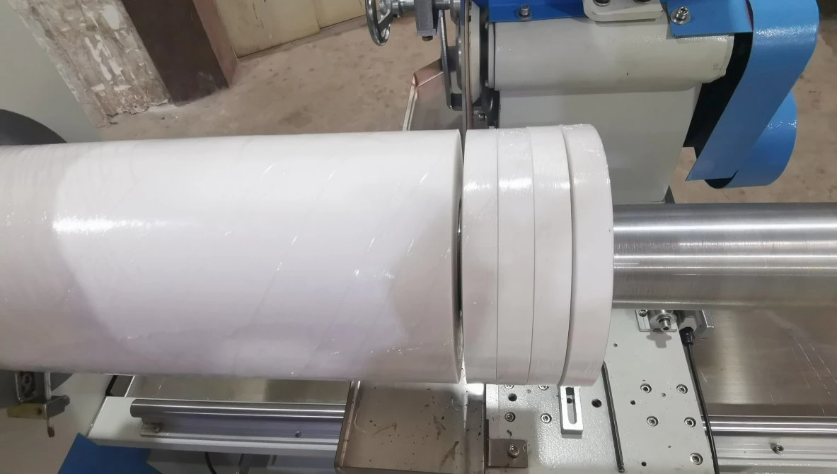 Nouveau Type de machine à litière pour rouleaux de toile abrasive