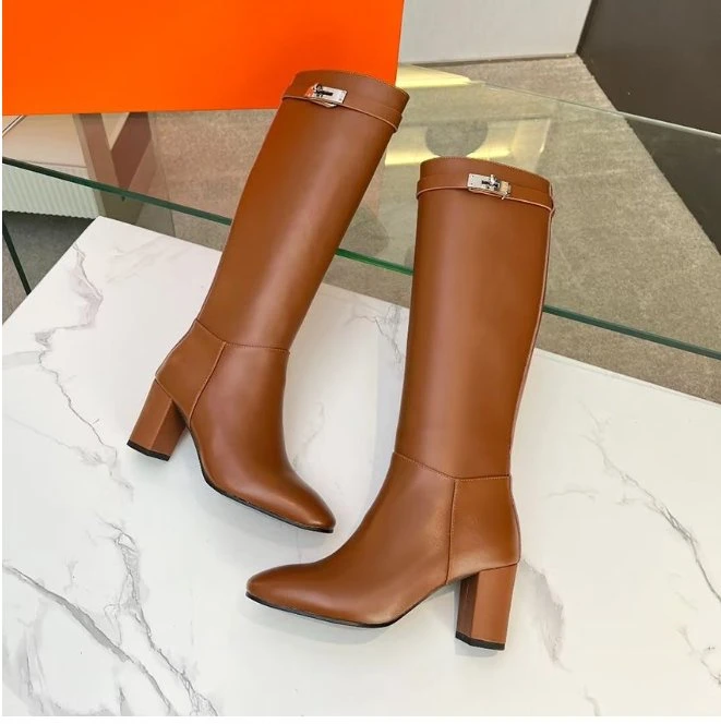 Nouvelles bottines à talons hauts en cuir pour femmes.