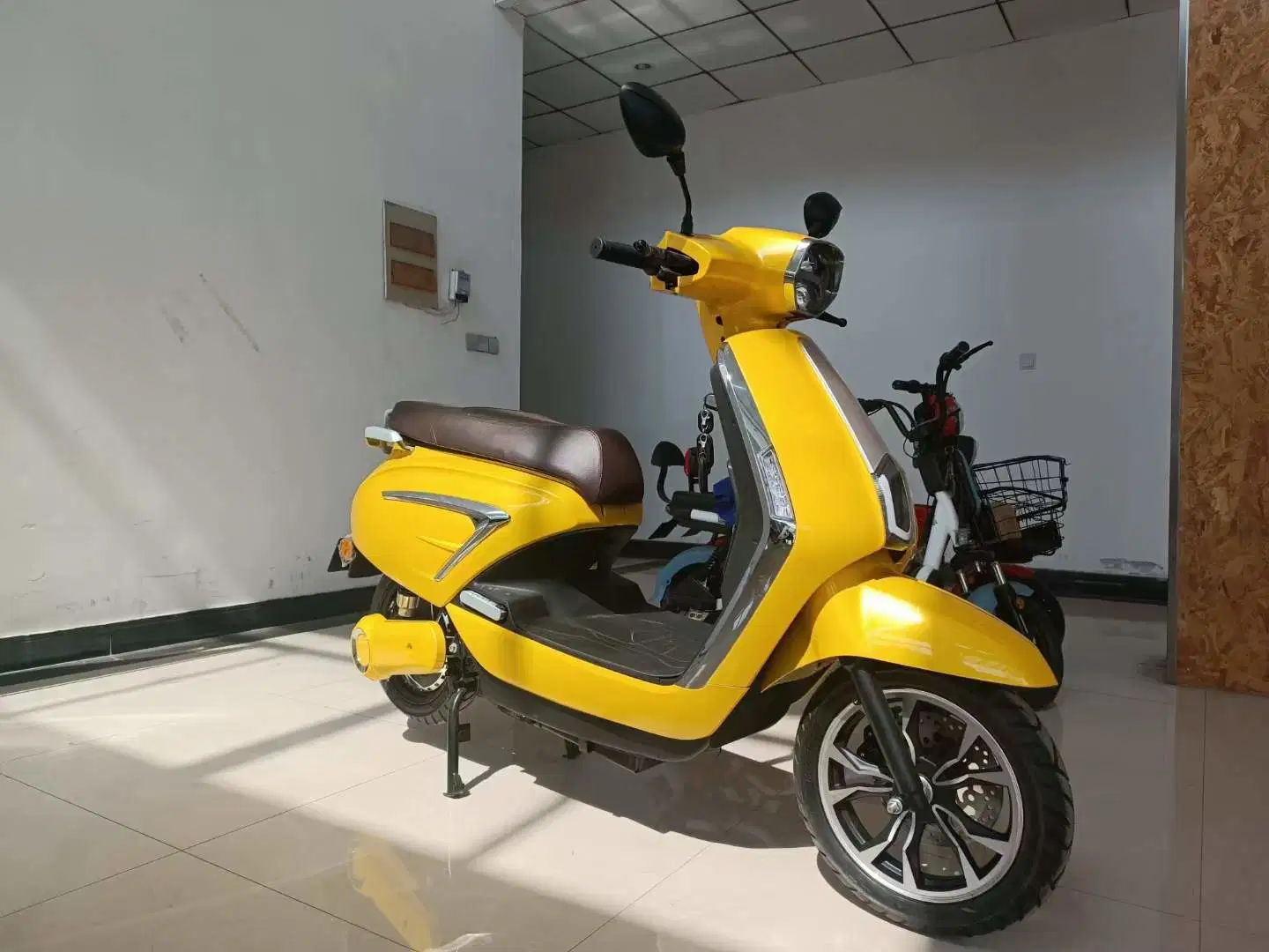 EEC 4000W 72V Tubeless Electric Super Power Motorcycle Scooter