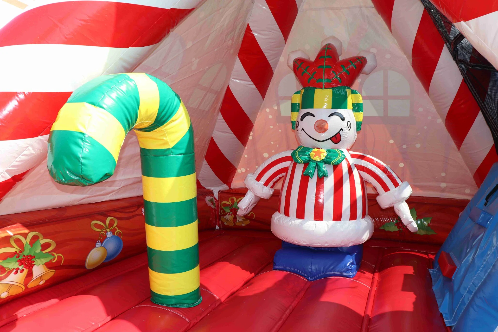 Aoqi Customized Inflatable Christmas House with Slide