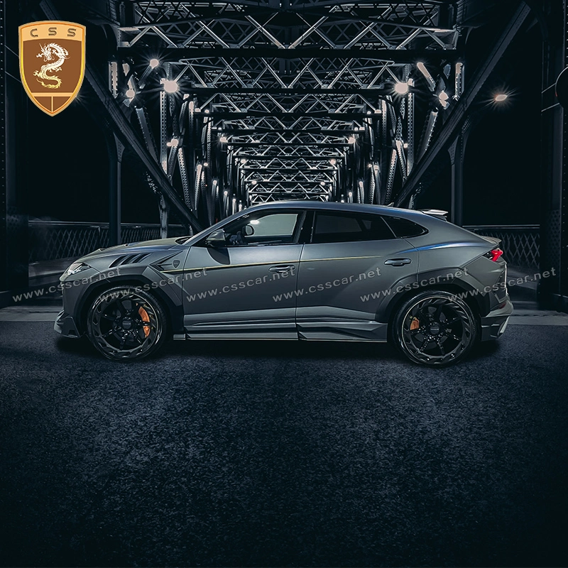 La mitad frontal de coche en fibra de carbono paragolpes trasero para el Lamborghini Urus Mansory amplia Bodykit