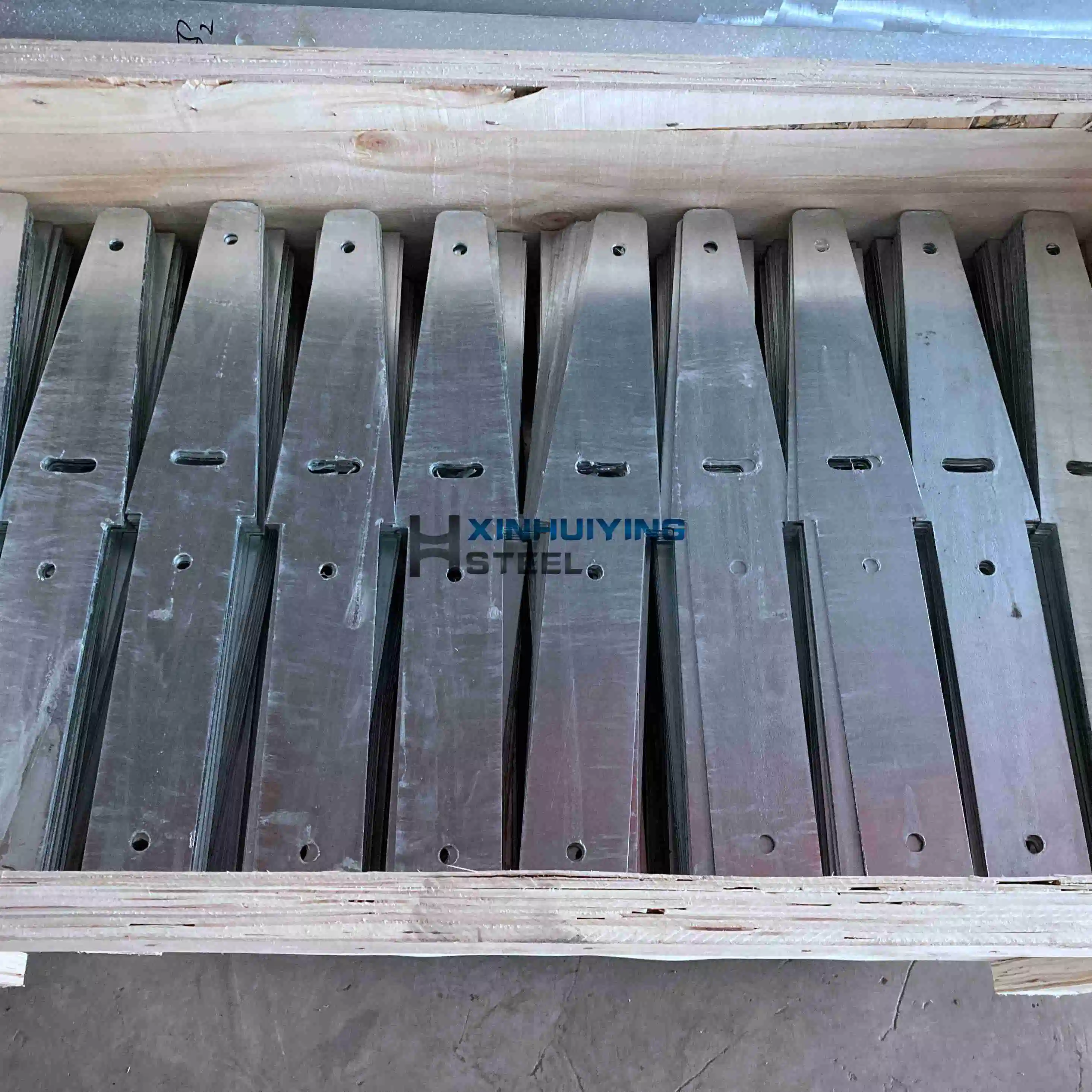 Hot DIP Galvanized Cutomized Slotted Arrowhead Metal Stamping Steel Fence Bracket