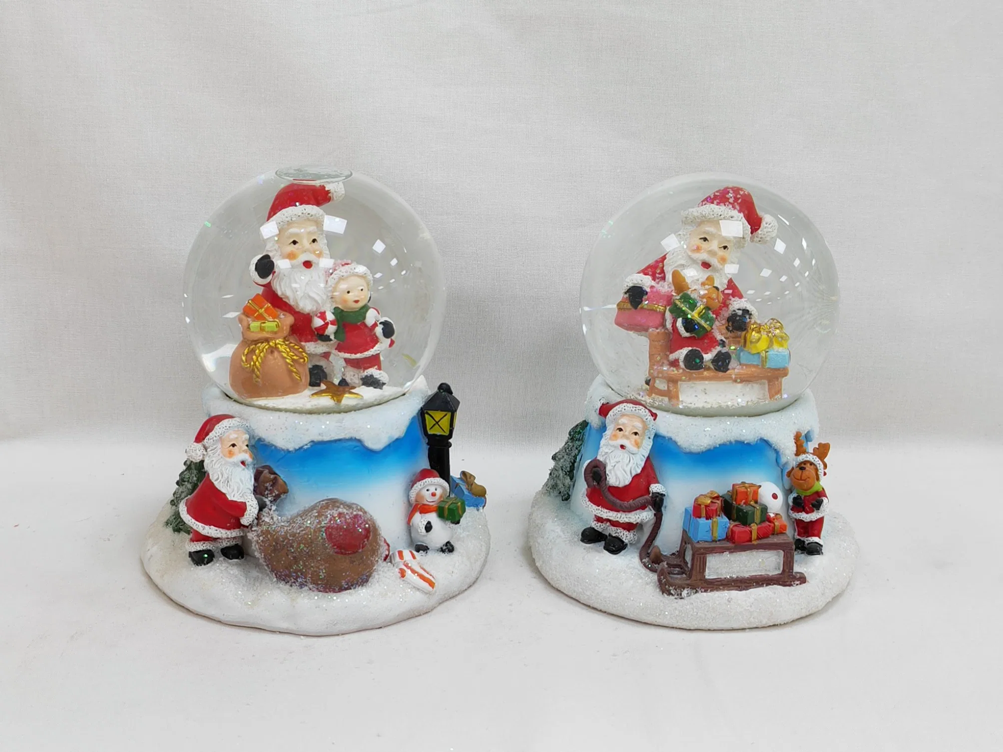 Customized Christmas Water Snow Globe with Inner Sculpture