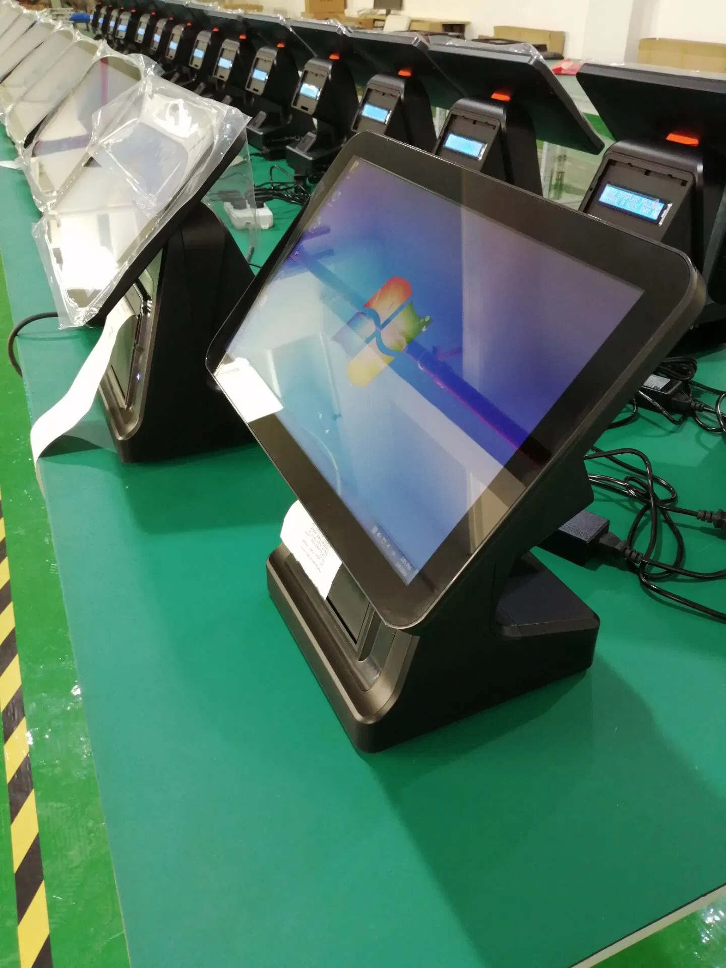 15,6-Zoll-POS-Monitor mit Touchscreen, All-in-One-PC-POS-System mit Thermodrucker