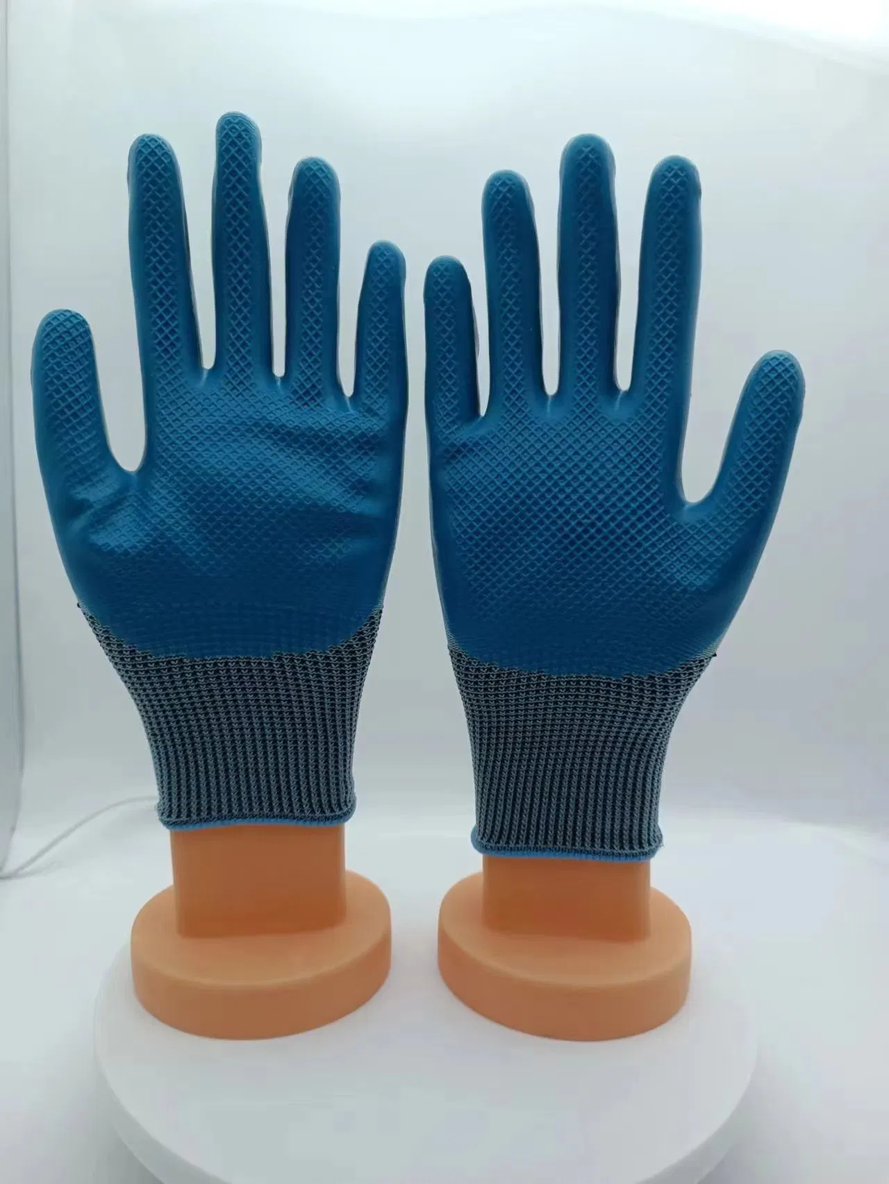 Gants de travail en latex à haute élasticité et à motifs en relief de sécurité.