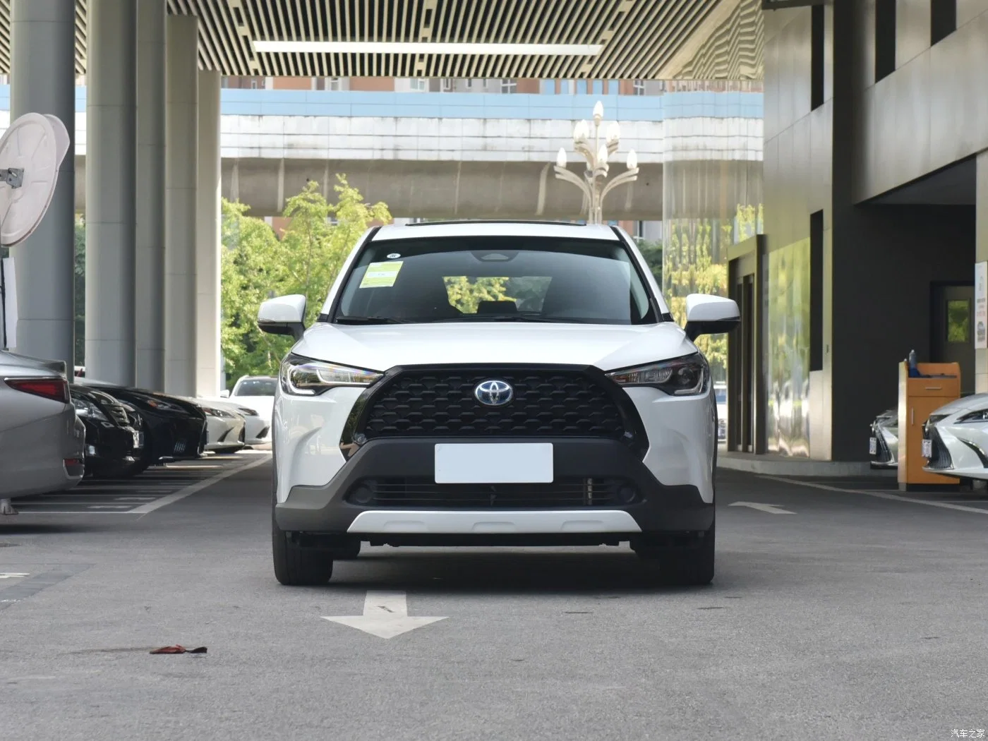 Usado Nuevo Toyota Corolla Cruz 2023 2,0L 152HP híbrido Twin Motor Pioneer Flagship 2023 Corolla Cross 2023 2,0L 171HP combustible Buque insignia pionero