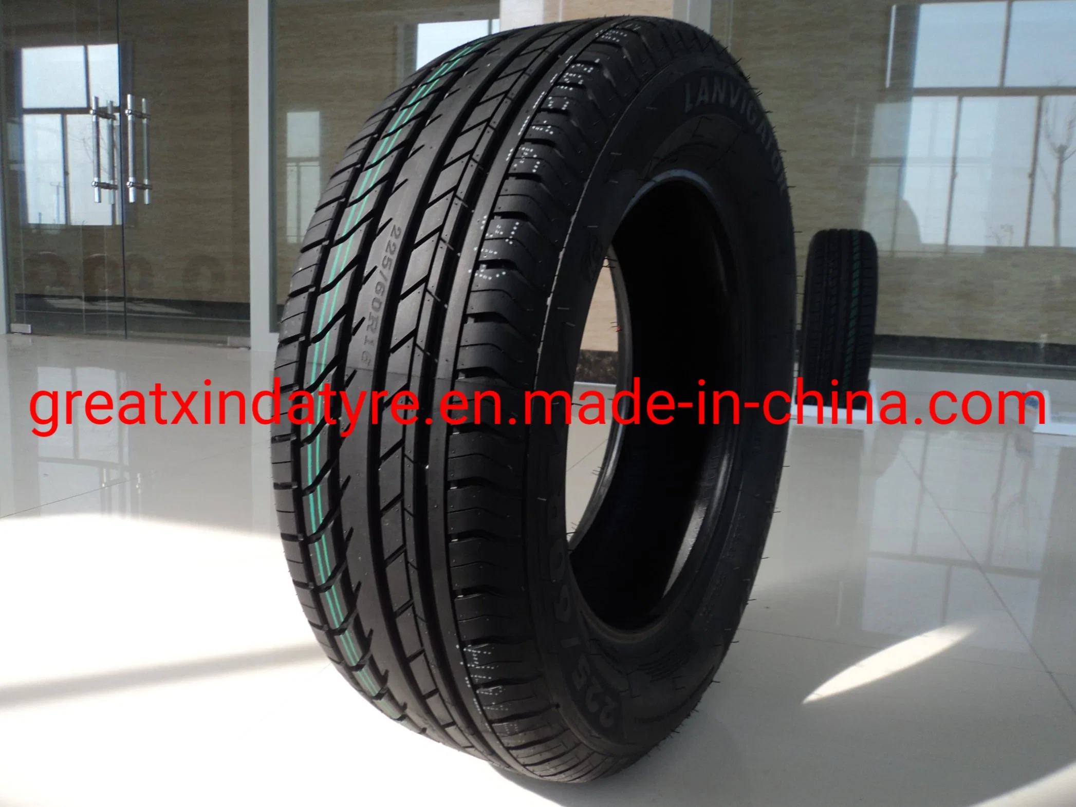 Made in China 265/70r17 285/60r18 Highway PCR Racing Tyre Roadking Brand