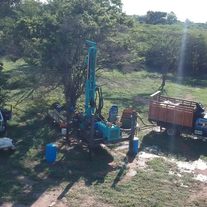 100m, 150m, 200m, 300m, 350m, 600 metros sobre orugas de acero portátil giratorio montado en pozo de agua Máquina de Perforación