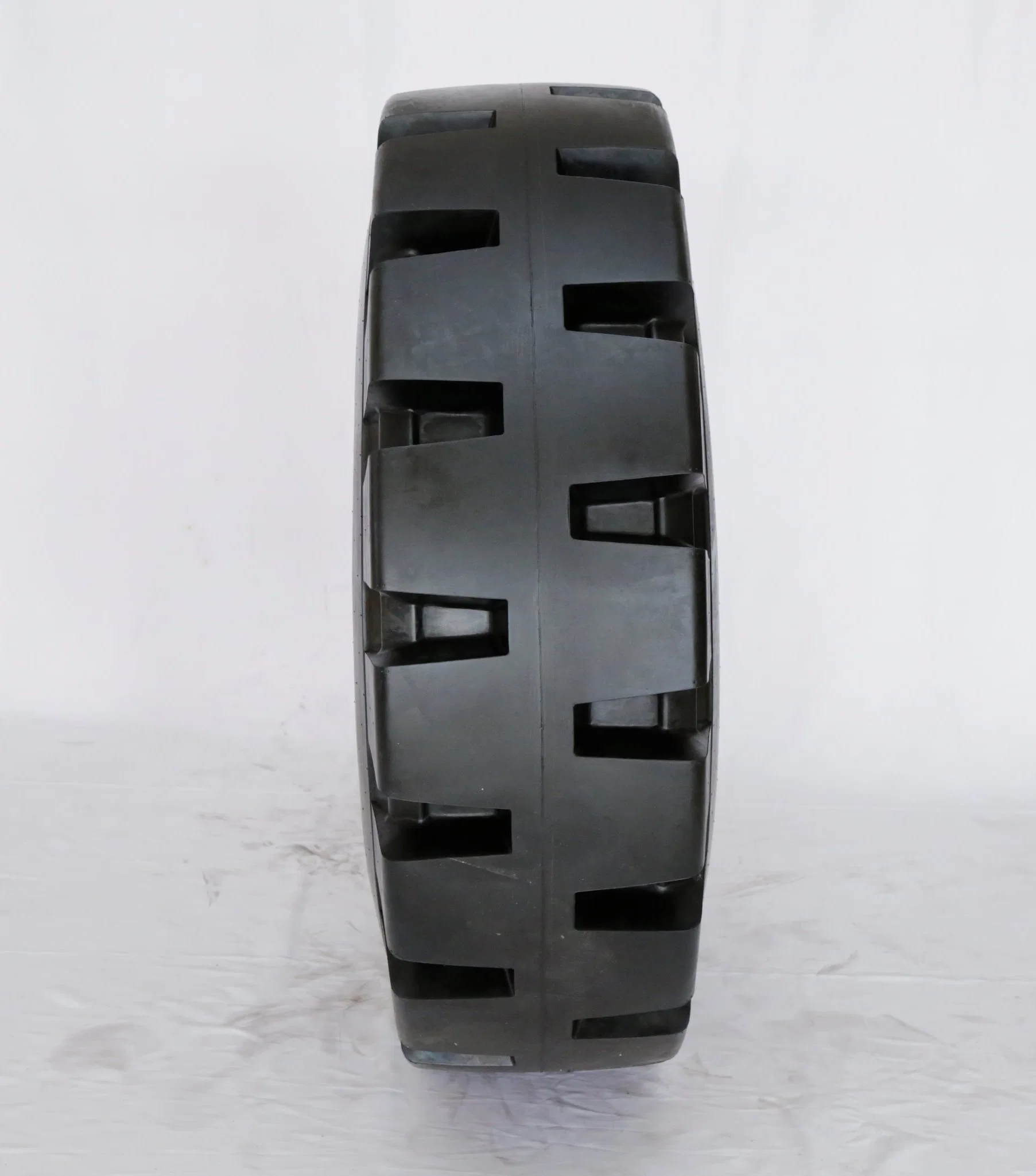 China Suppler Wholesale/Supplier L-5 OEM Nylon Bias Earthmover Loader Truck OTR Tire L-5 20.5-25 off-The-Road Tyre