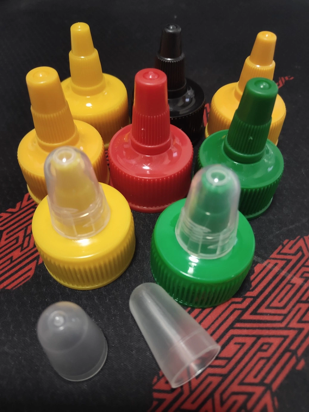 28/410 Plastic Twist Cap for Sriracha Sauce Tomato Sauce