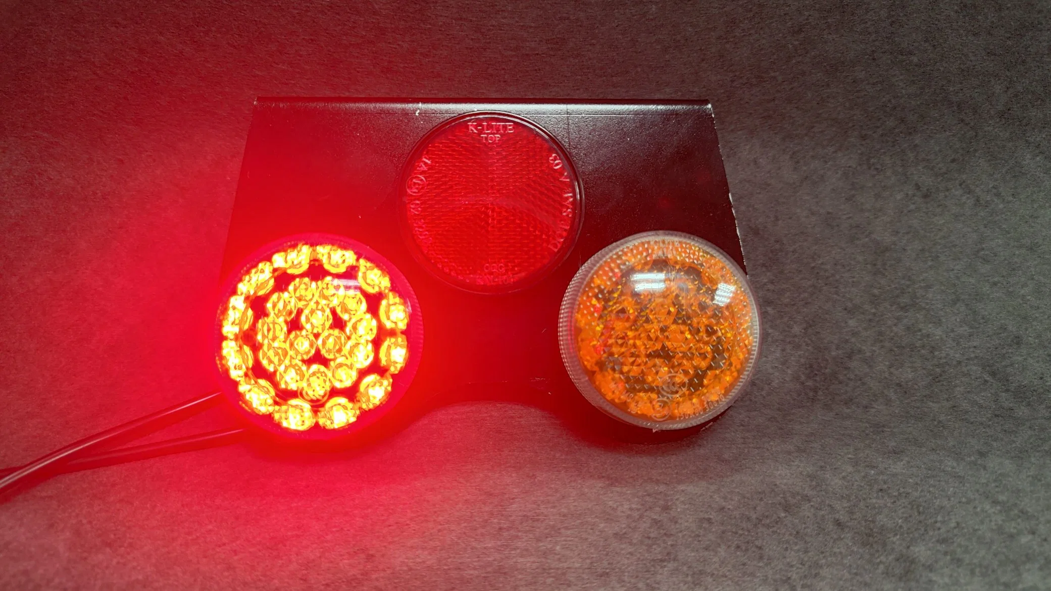 Combined LED Tail Lamp with Reflectors Stop Turn Signals Lamp for Trucks of Lm161