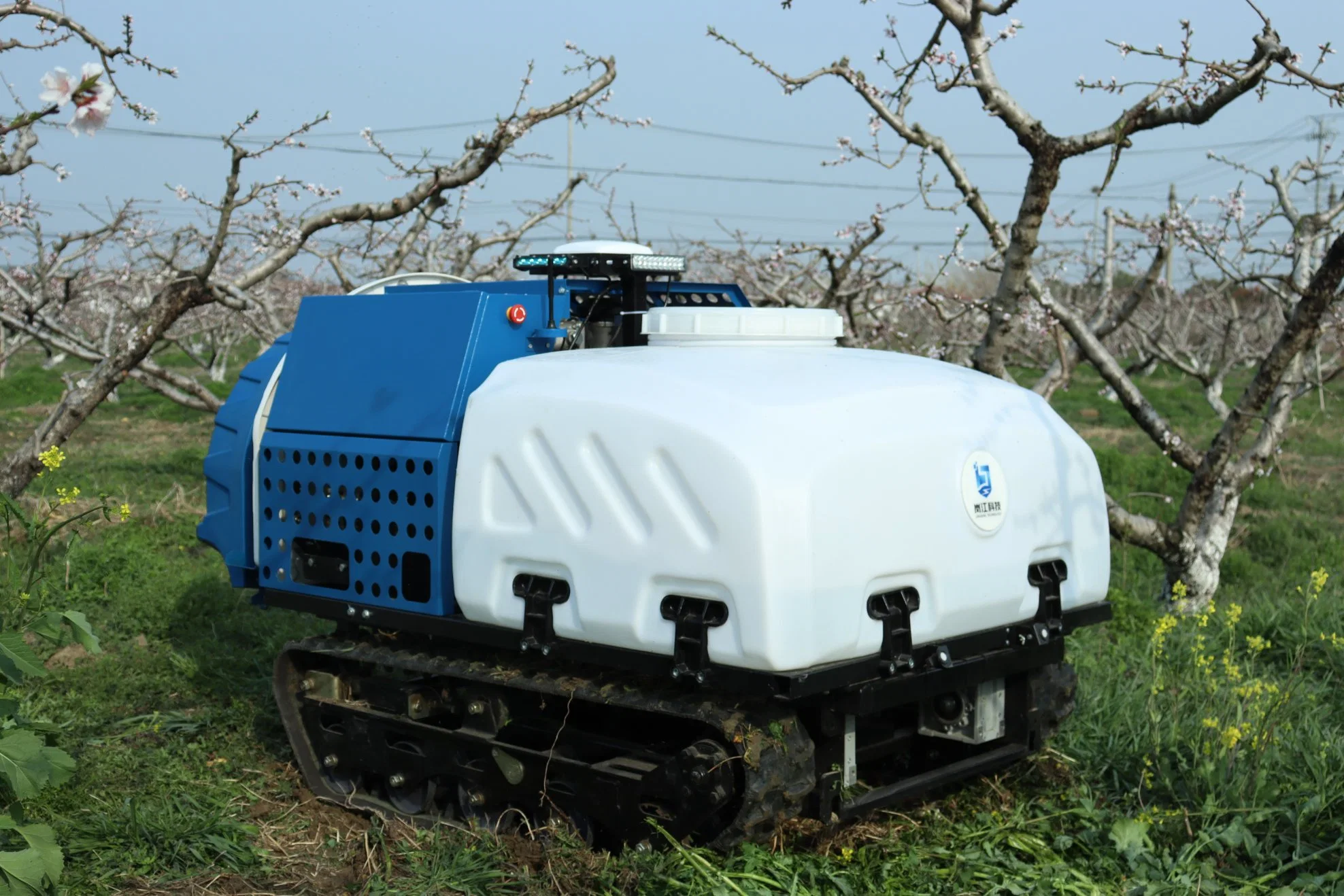 Control remoto de la segadora no tripulados pulverizador hidroneumático Robot agrícola de transportar la máquina