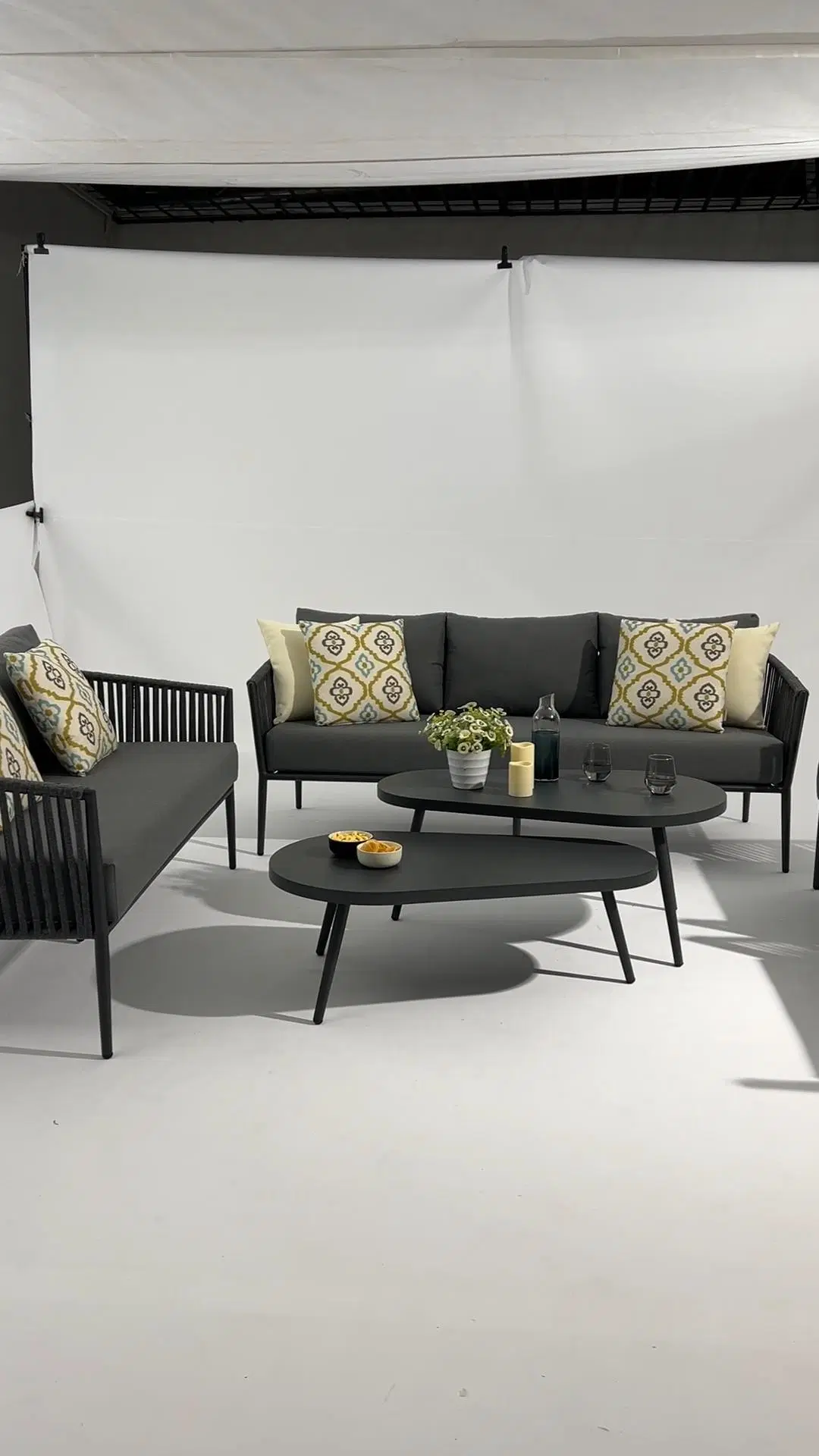 Muebles de jardín de aluminio modernos con sección de sofá lounge de cuerda.
