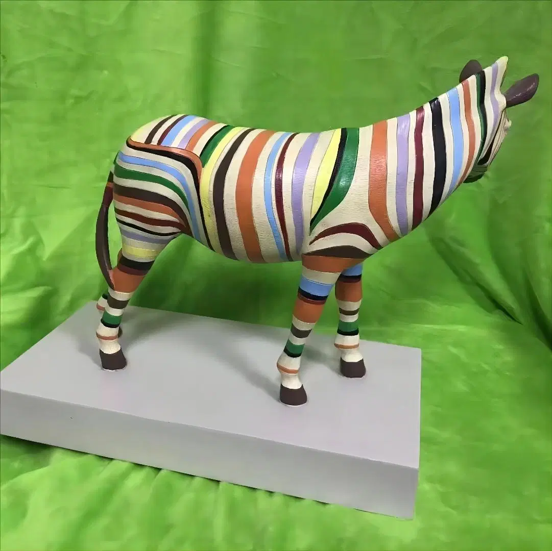 مصنع تصنيع المعدات الأصلية (OEM) مخصص الديكور منزل الحيوانات Resin Animal Craft Sculpture Sculpture الراتينج الحيوانات الرسم الحرف ريسين زبرا مصنعين للديكور في الصين