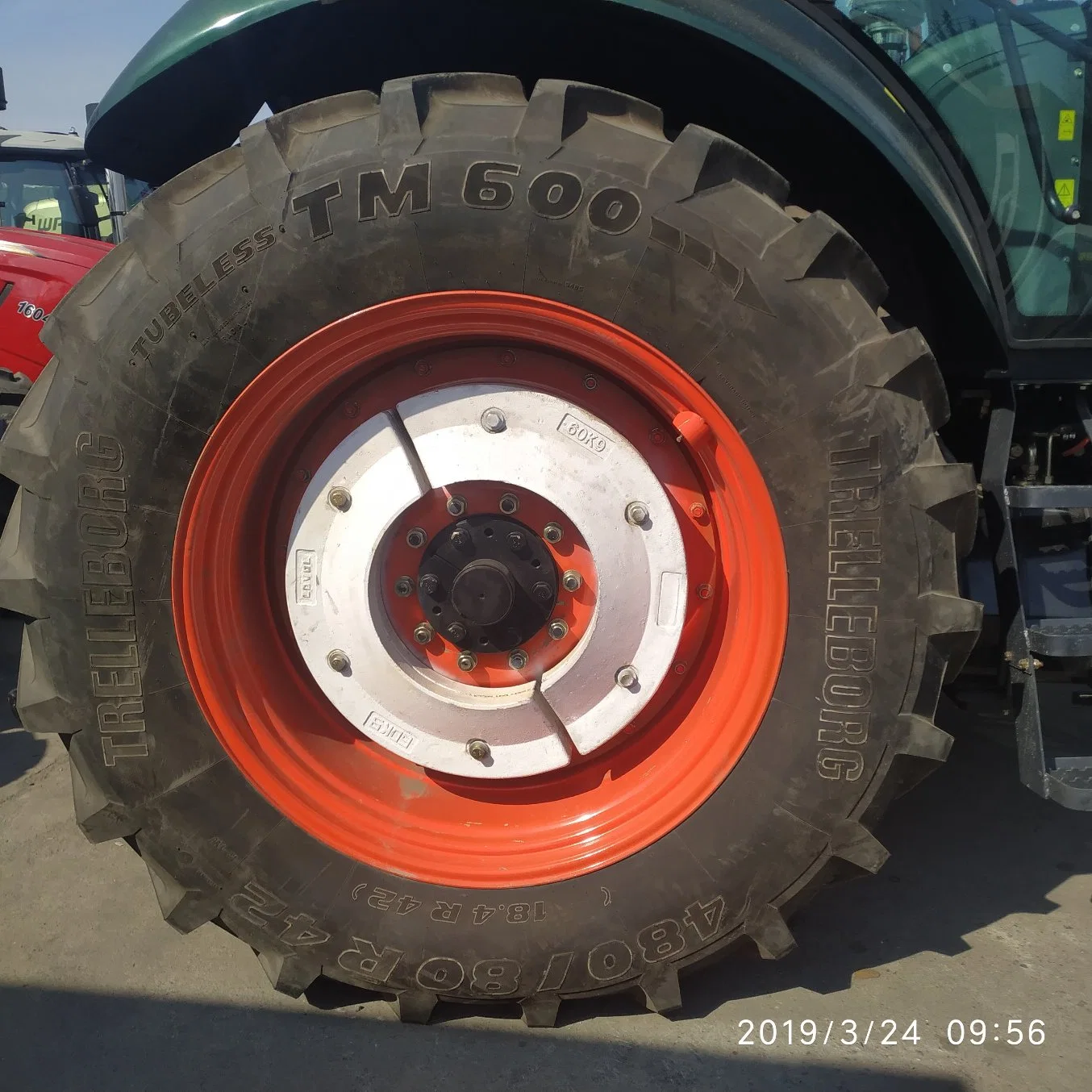 Ce Approved 240HP Agriclture Tractors for Farm Use