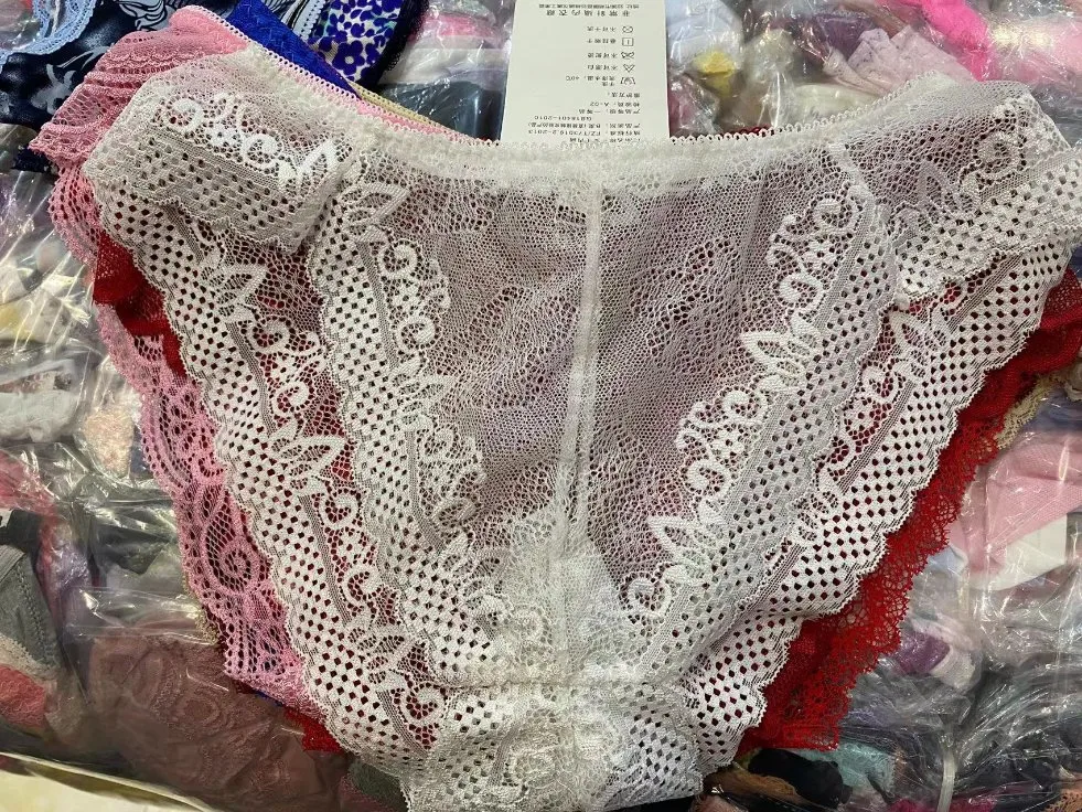 Balance de la marca de prendas de vestir Lady's Undies sobrecostos grueso