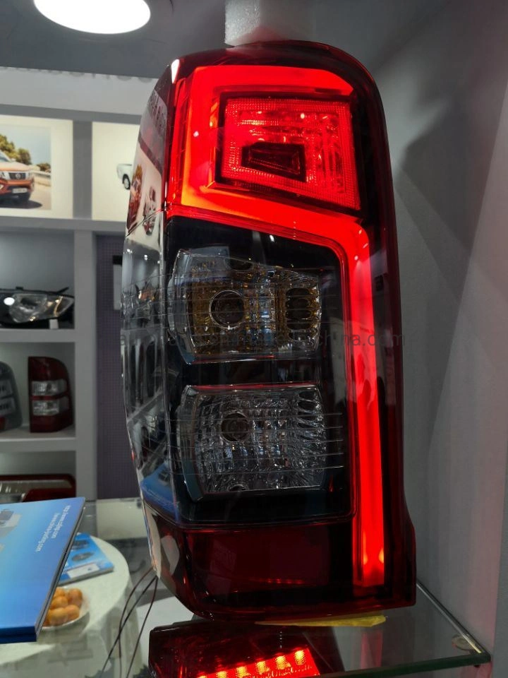 Wholesale/Supplier Car Tail Lamp for Mitsubishi L200 Triton 2019 LED Auto Taillights OEM L 8330b213 R 8330b214 Back Lamp