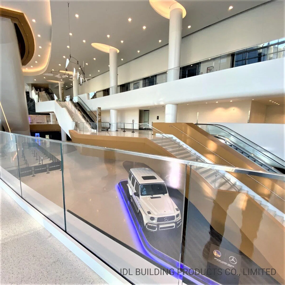 China Factory Commercial Use Curved Glass Frameless Balustrade Aluminum Fence U Channel Glass Balustrade/Glass Railing with Stainless Steel Handrail