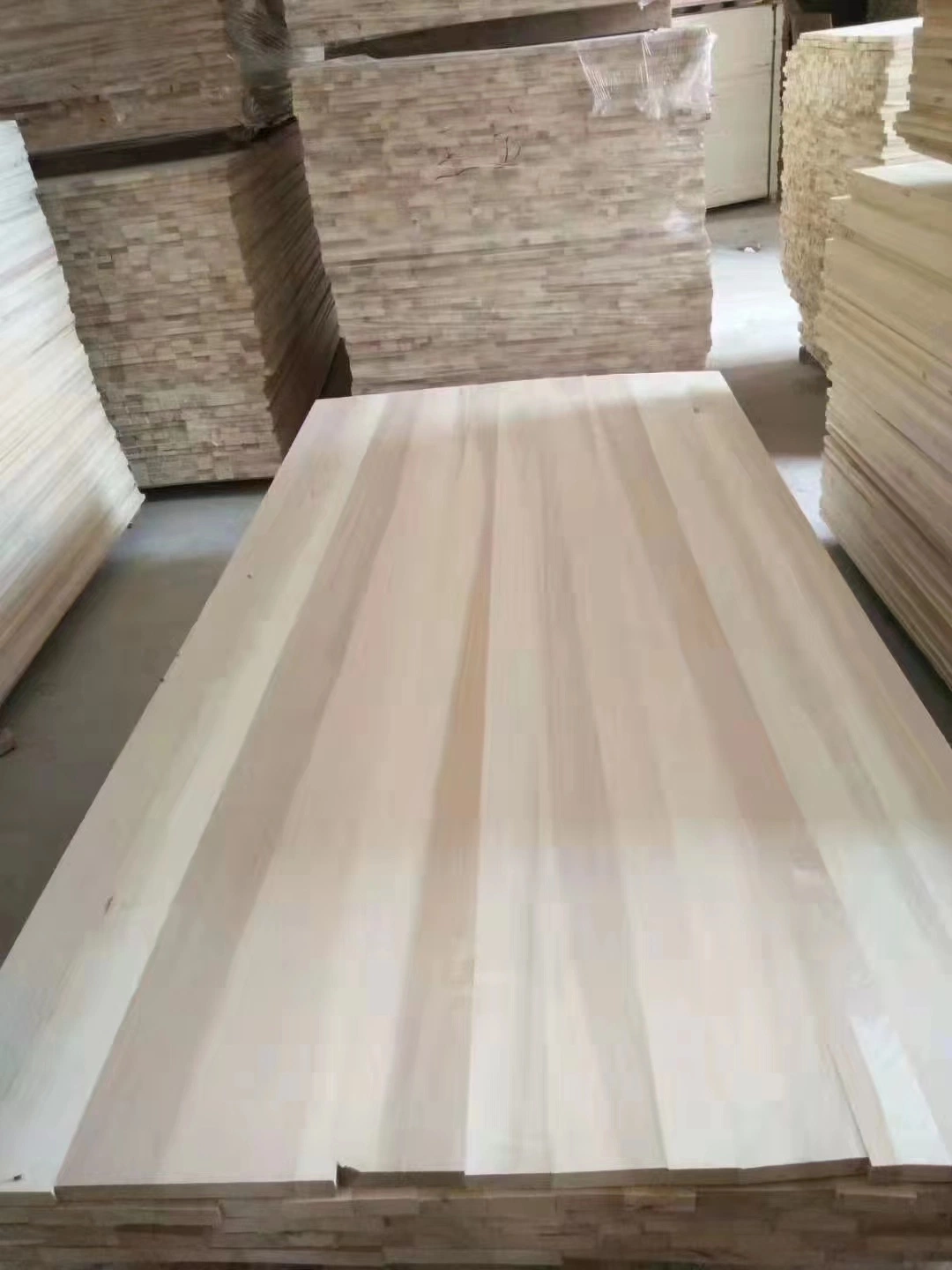 Atacado S4S superfície lisa Poplar Wood preço Top qualidade sólido Madeira Board