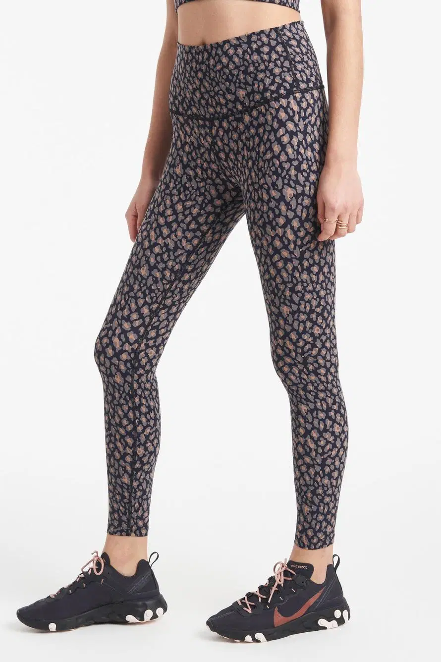 Women`S Sports Wear Leggings Pants Features a 7/8 Silhouette with a Pattern of Nightfall Cheetah