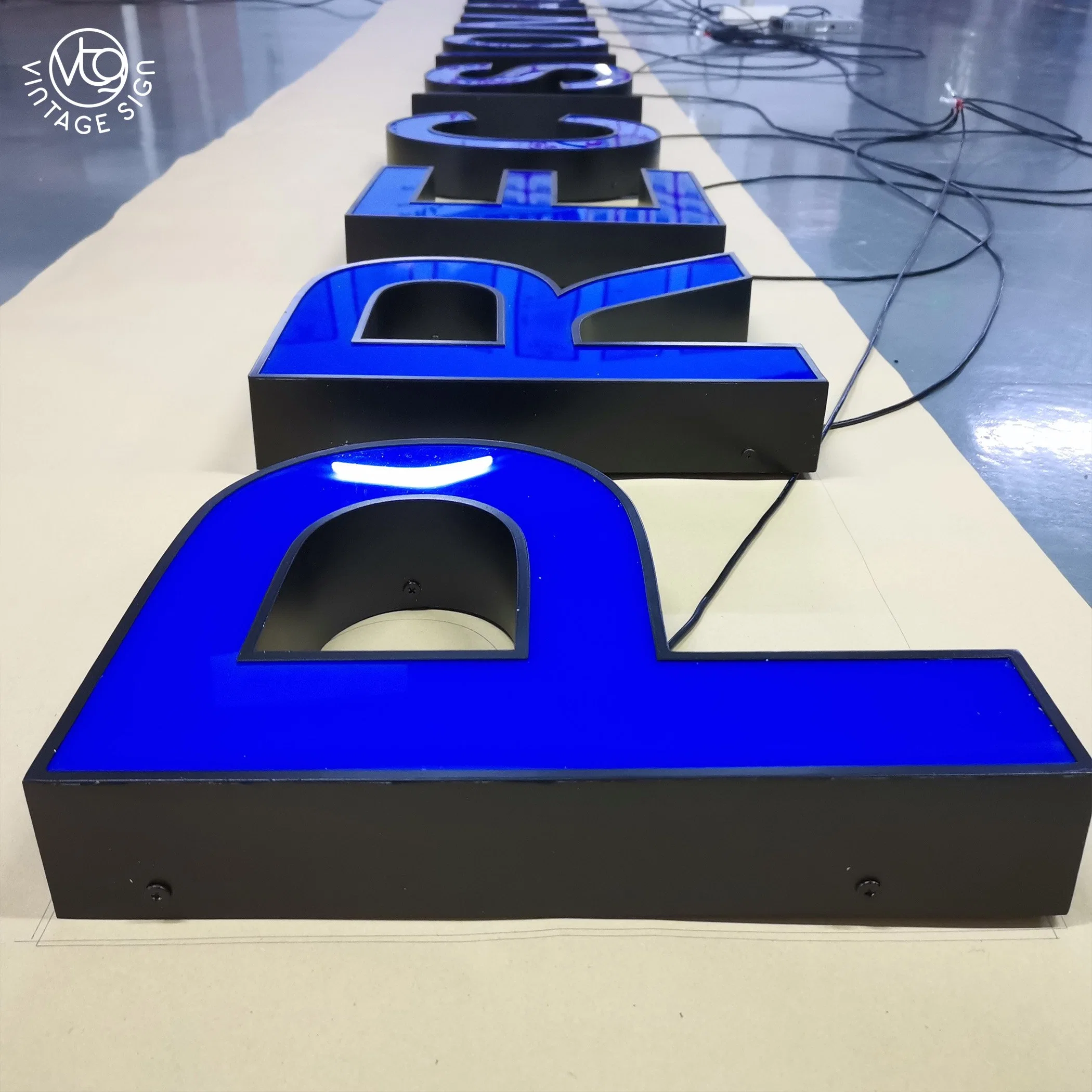 Los carteles en 3D LED del logotipo iluminado firman Carta de la luz delantera