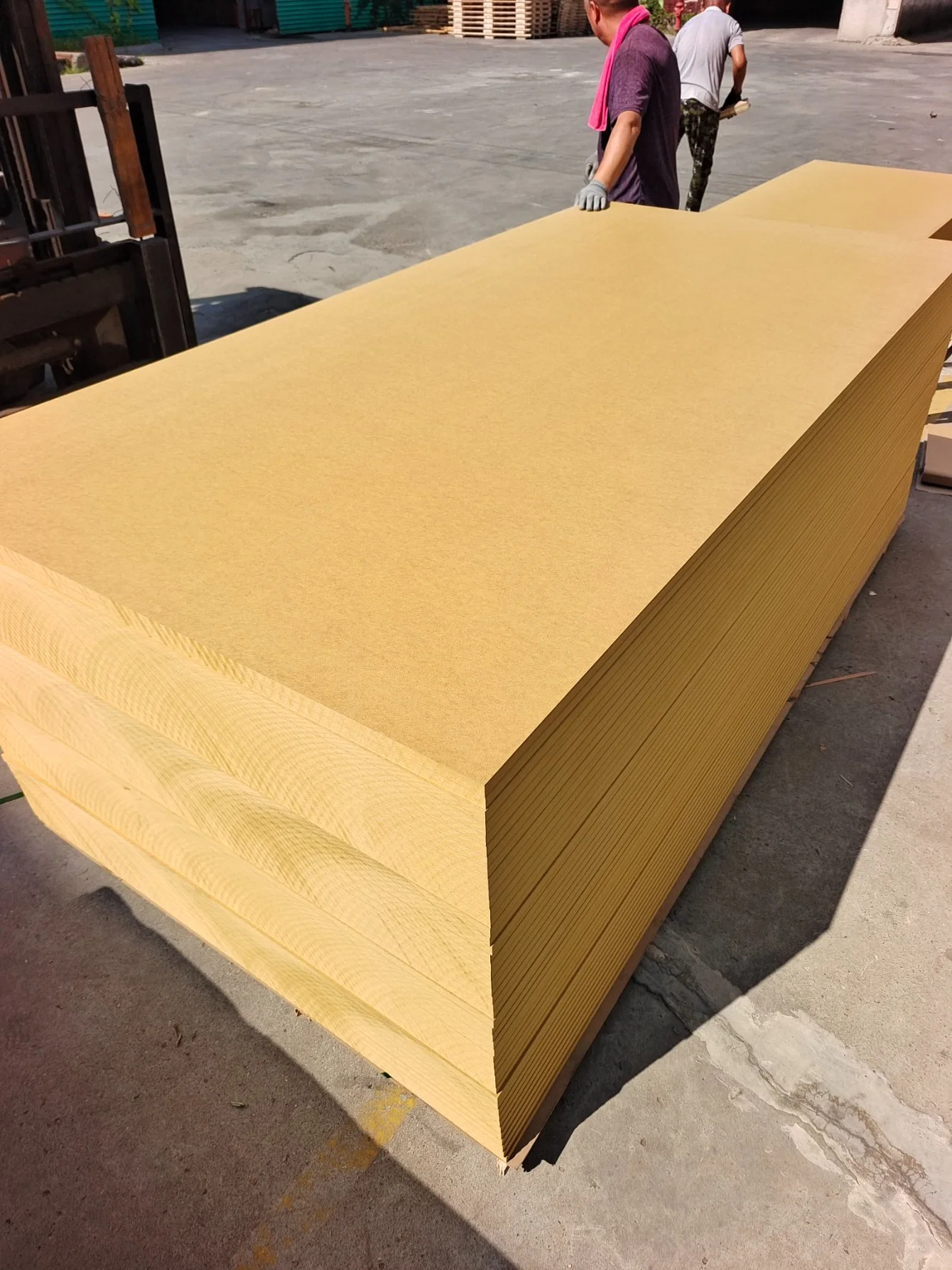 1220X2440X18mm 100% Pine Wood MDF Carb P2 Grade MDF Board