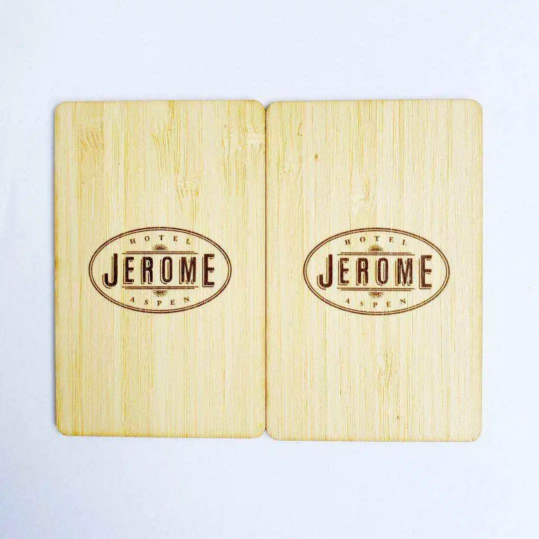 Carte NFC en bois pour clé d'hôtel de taille standard à imprimer en bois.