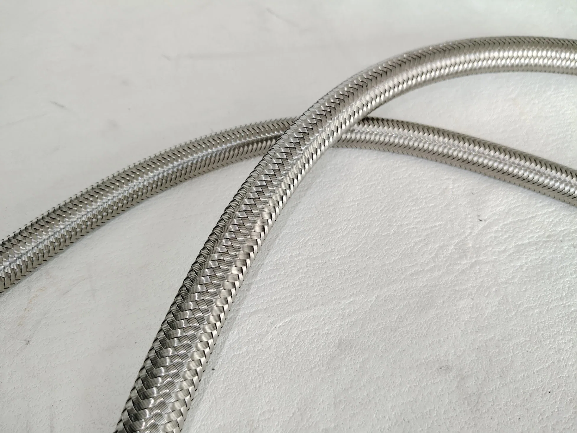 China Manufacturer High Pressure Hydraulic Hose Stainless Steel Wire Braid R14