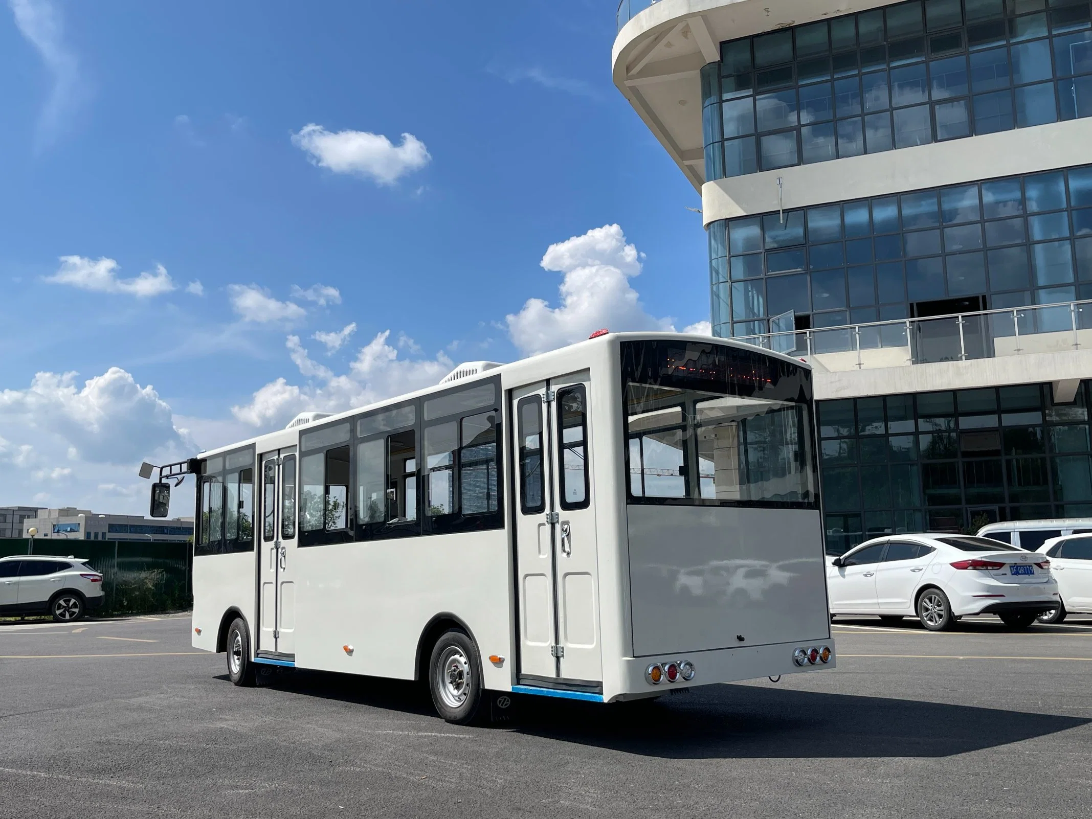 China Manufacture 23 Passenger Rhd Mini Bus Electric Bus (ZH-Legend S)