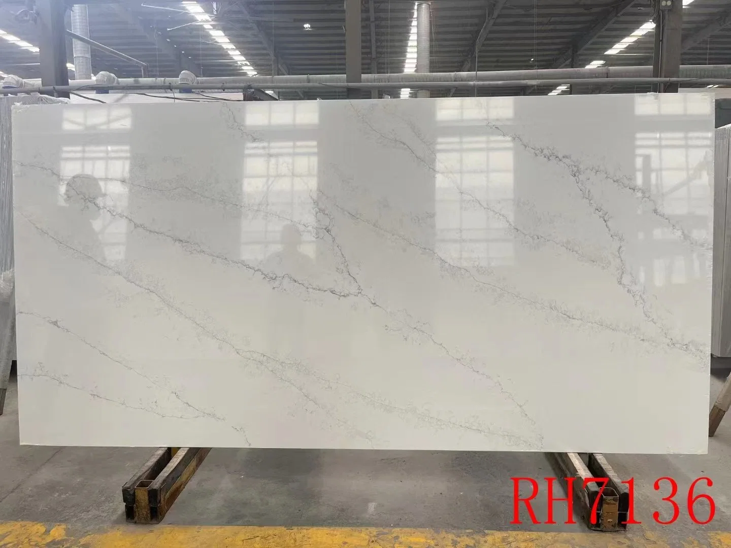 Artificial Polished Calacatta Pure White Granular Quartz Countertop with SGS