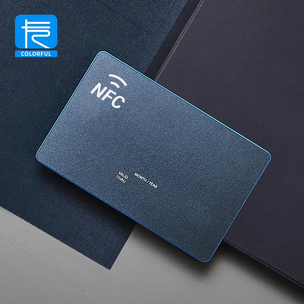 بطاقة NFC مخصصة للبيع بالجملة بالمصنع بسرعة 13.56 ميجاهرتز الوسائط الاجتماعية PVC Business البطاقة