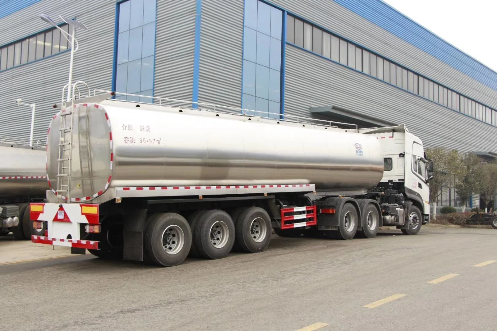 45000 Liters Three Fuwa Axles Oil Fuel Tank Semi Trailer