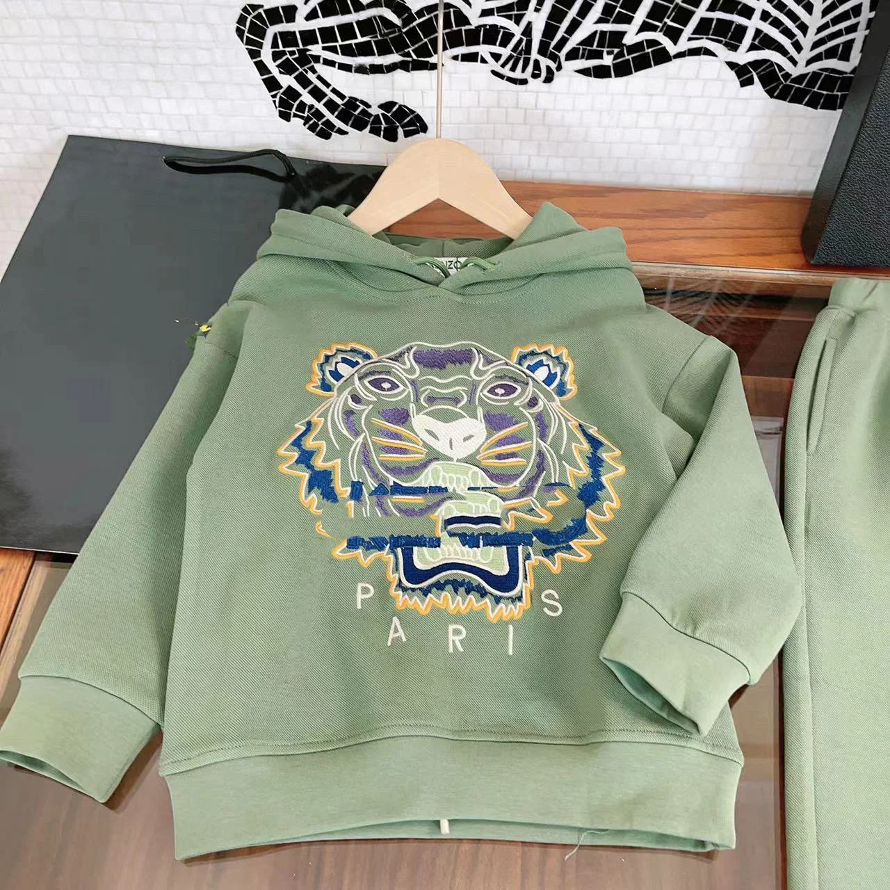 1: 1 Quality Children Apparel Kids Clothing with Designer Logo Apparel Luxury Brand Original Suit Sweater