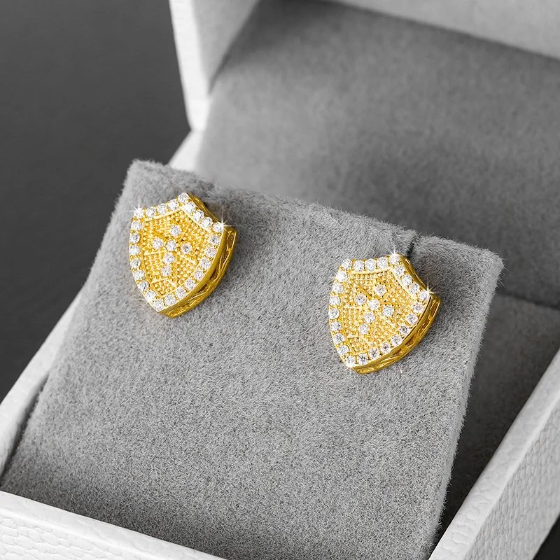 2022 Nouvelle arrivée style Punk hommes Bijoux plaqué or 18K Vvs bouclier Moissanite Diamond Stud Earrings