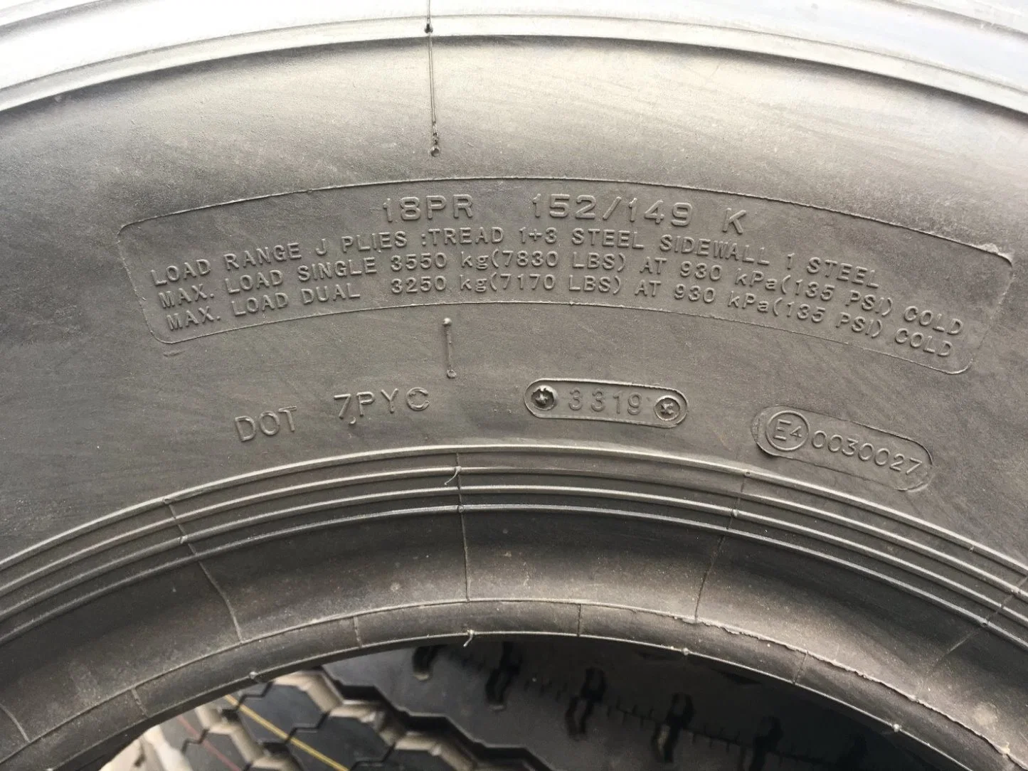 Radial Truck Tire (11.00R20)