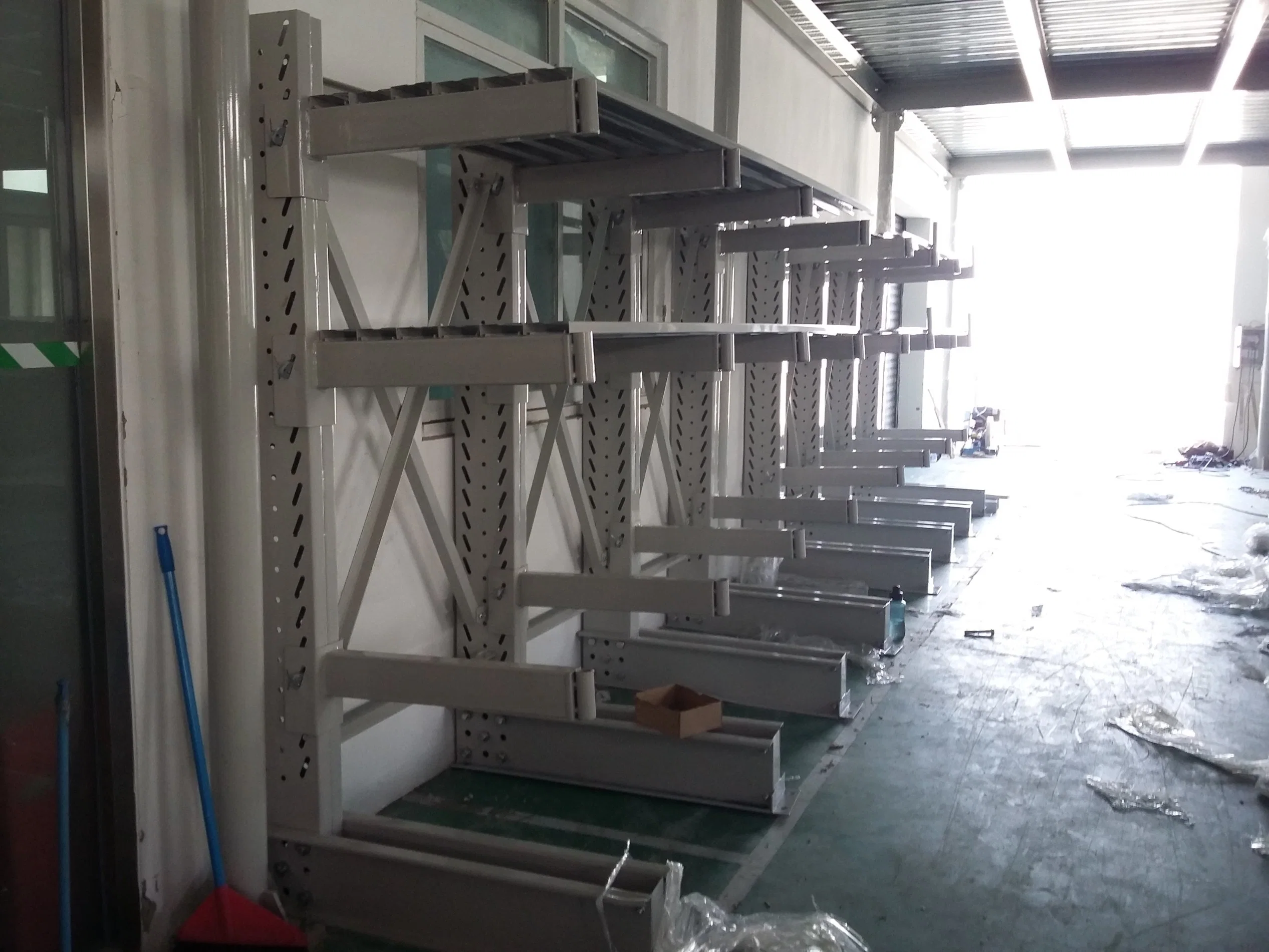 Wholesale/Supplier Heavy Cantilever Shelf Storage Warehouse Steel Pipe Storage Rack Hardware Aluminum Wood Industry Thickened Iron Rack