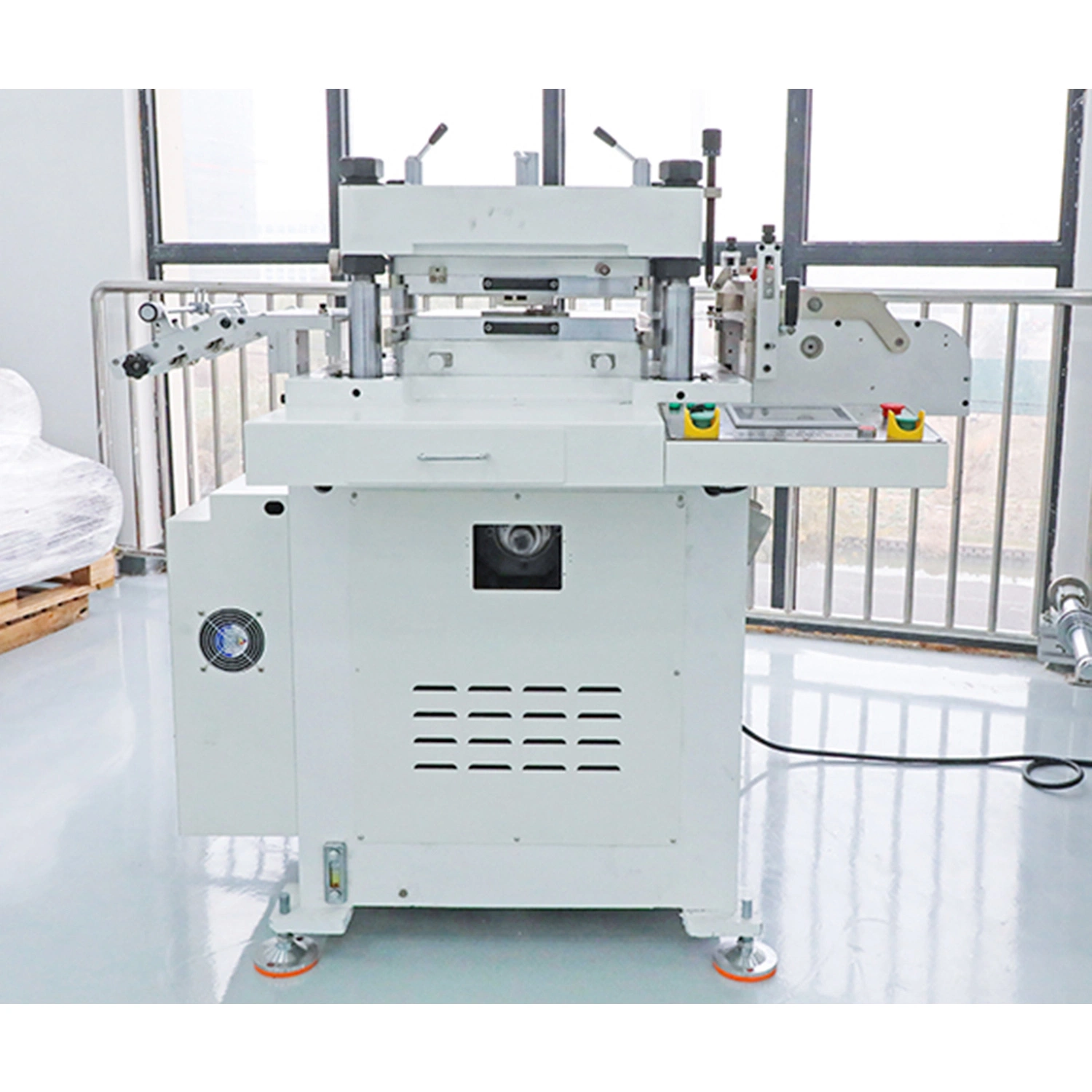 Automatic Adhesive Barcode Sticker Label Die Cutter Machine and High Precision Cutting Machine