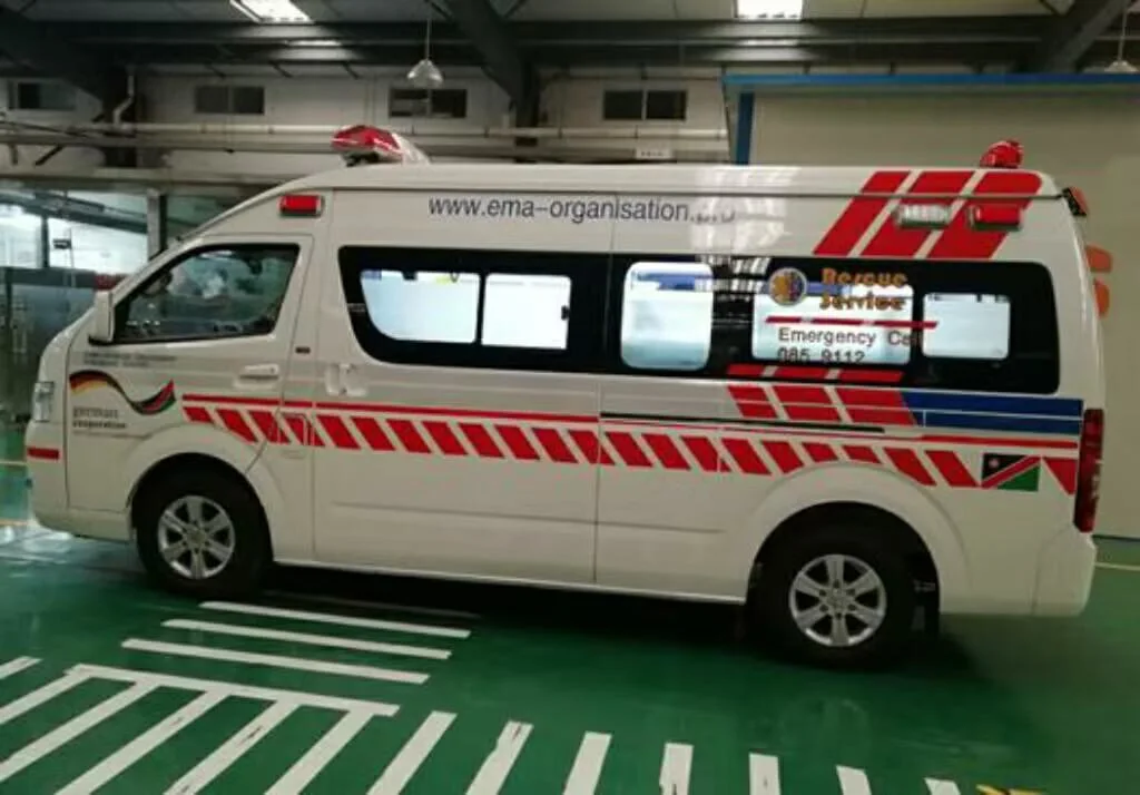 Hospital médico de primeros auxilios ambulancia de emergencia