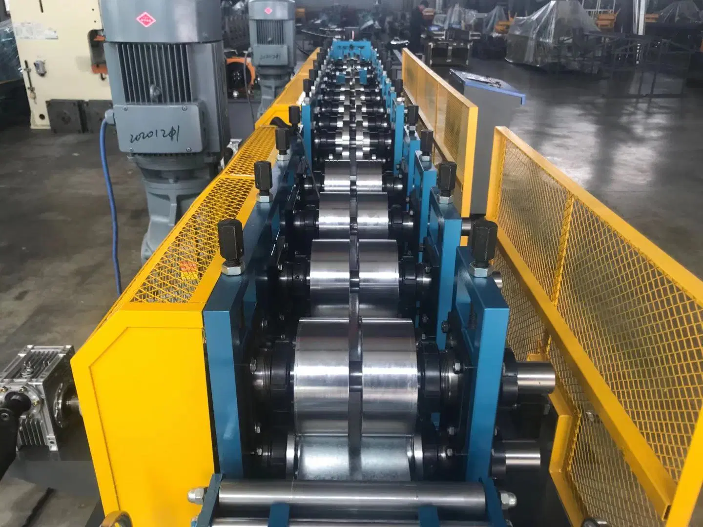 Landmaschinen für Lager schwer von verschiedenen Farben leicht Gauge Stahl Kiel Rolling Machine Light Keel Cold Roll Forming Maschine