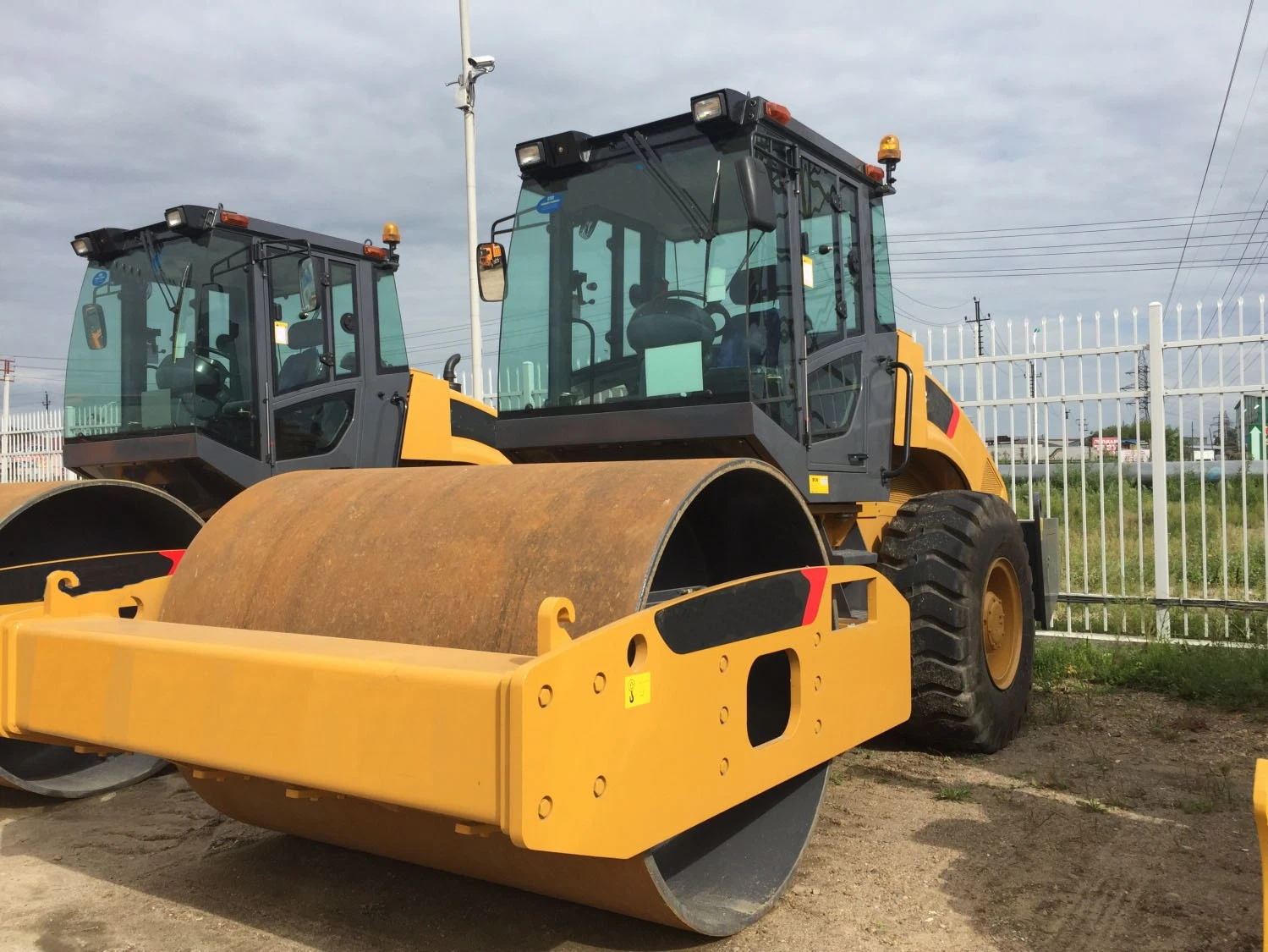 China Top Brand 18ton Vibrating Single Drum Road Roller Xs183j with Light Steel Wheel