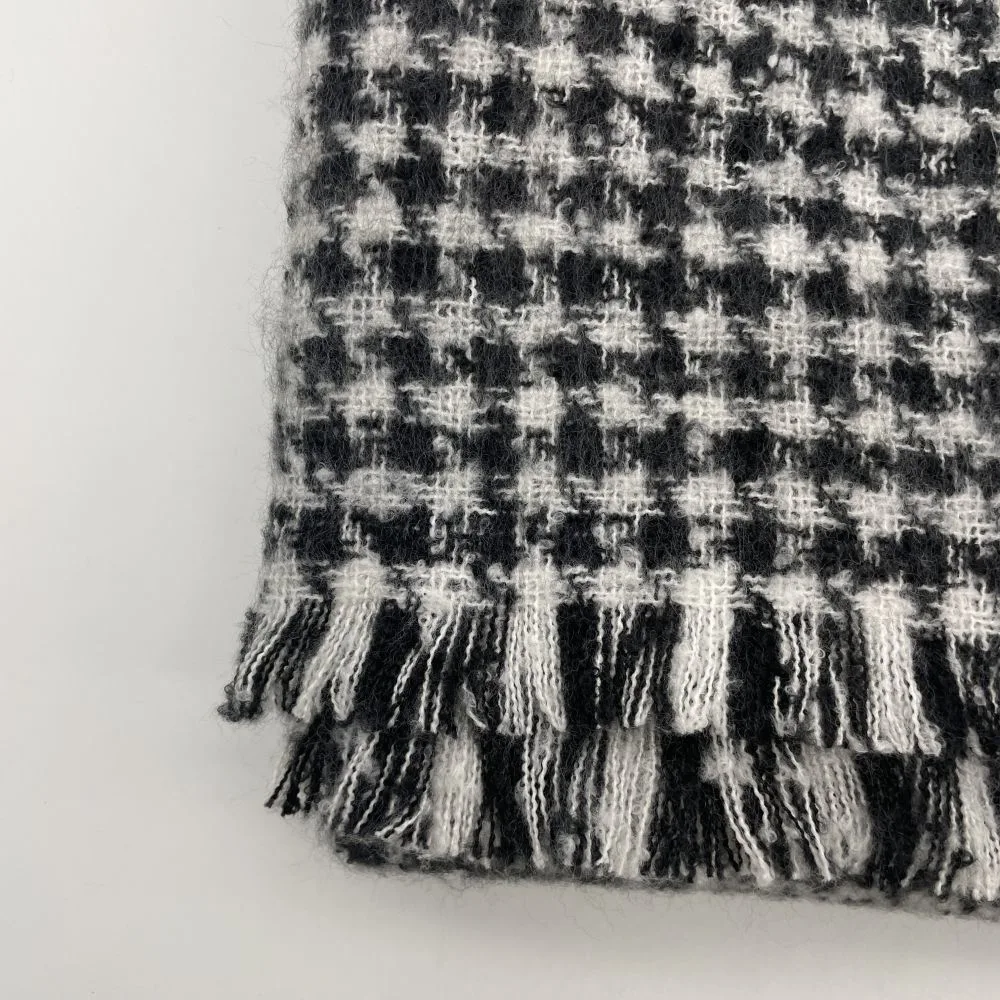 Ladies Classical Houndstooth Pattern Woven Scarf with Short Fringe