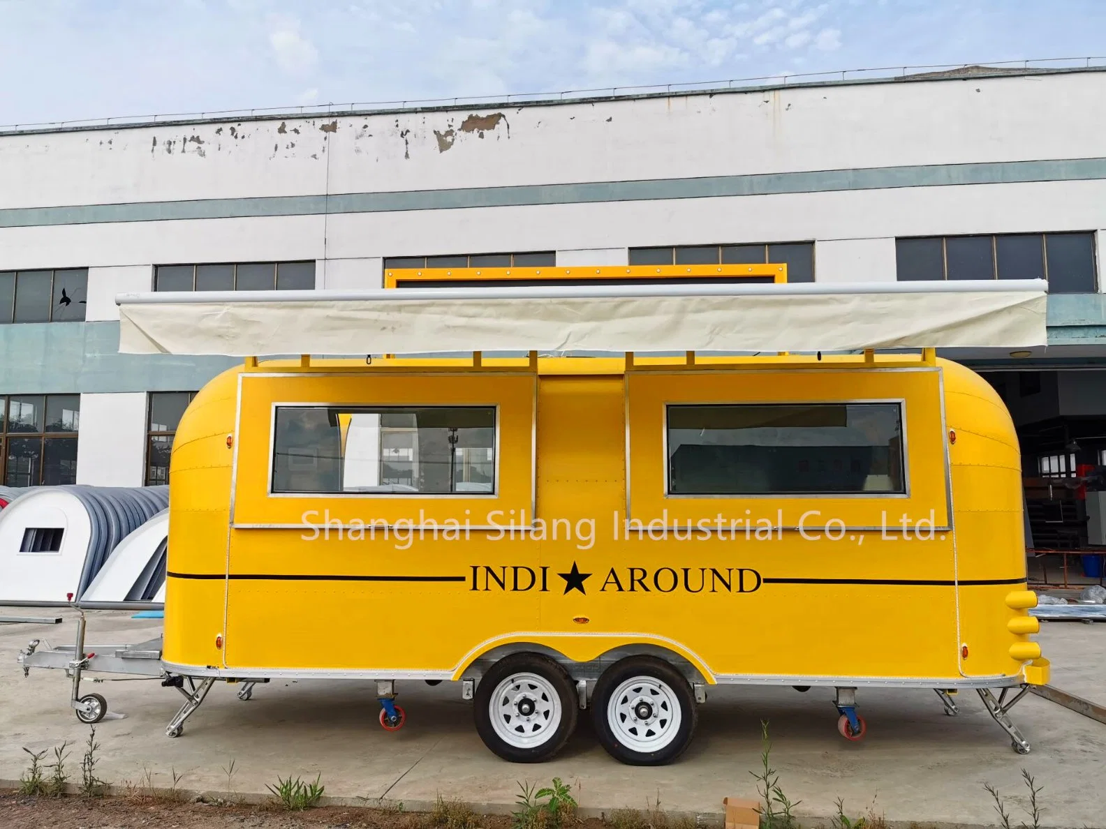 Yellow Airstream Pizza Waffles Mobile Fast Food Trailer Large Camping Airflow Truck