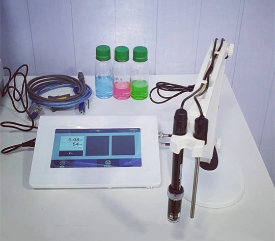 Laboratório de bancada Condutivímetro de tela sensível ao toque para os testes de qualidade de água